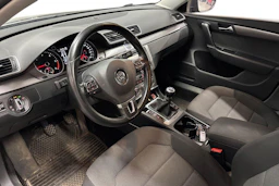 harmaa Volkswagen Passat 2012 kuva 3.
