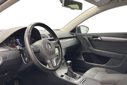 harmaa Volkswagen Passat 2012 kuva 6.