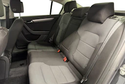 harmaa Volkswagen Passat 2012 kuva 8.