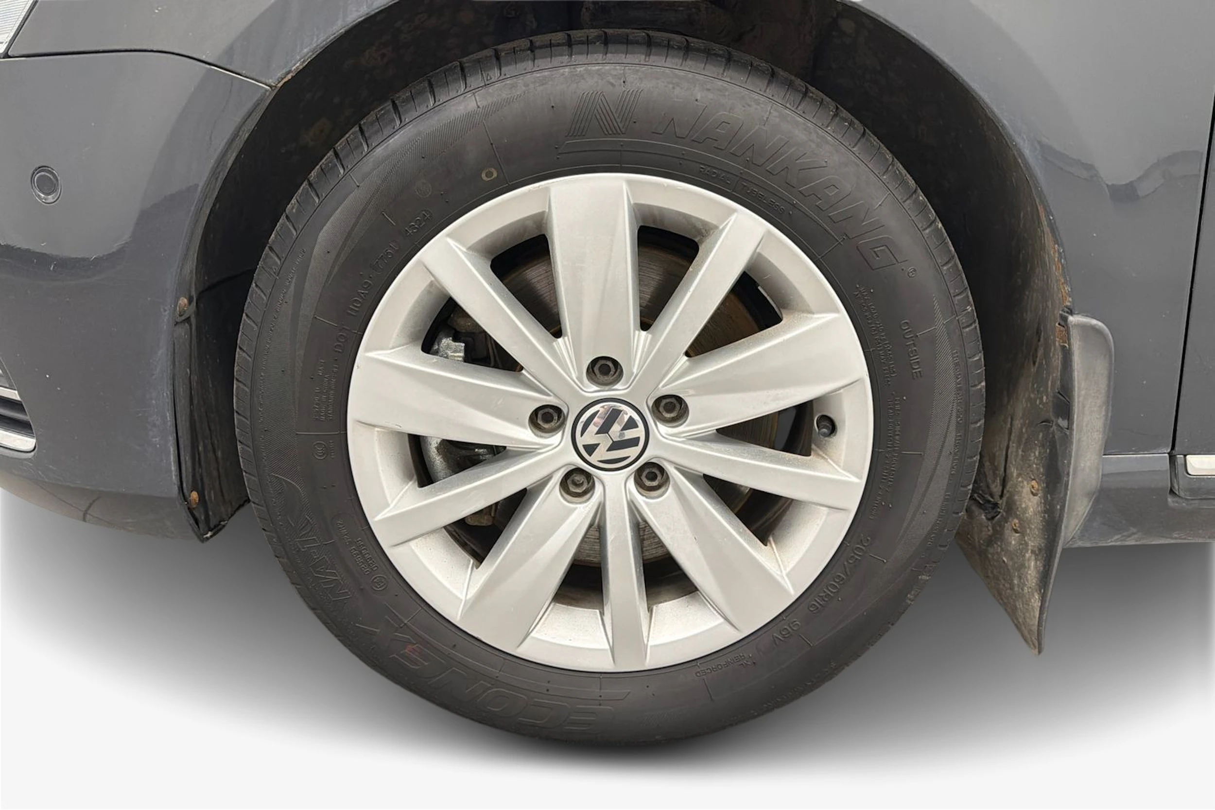 harmaa Volkswagen Passat 2012 kuva 9.