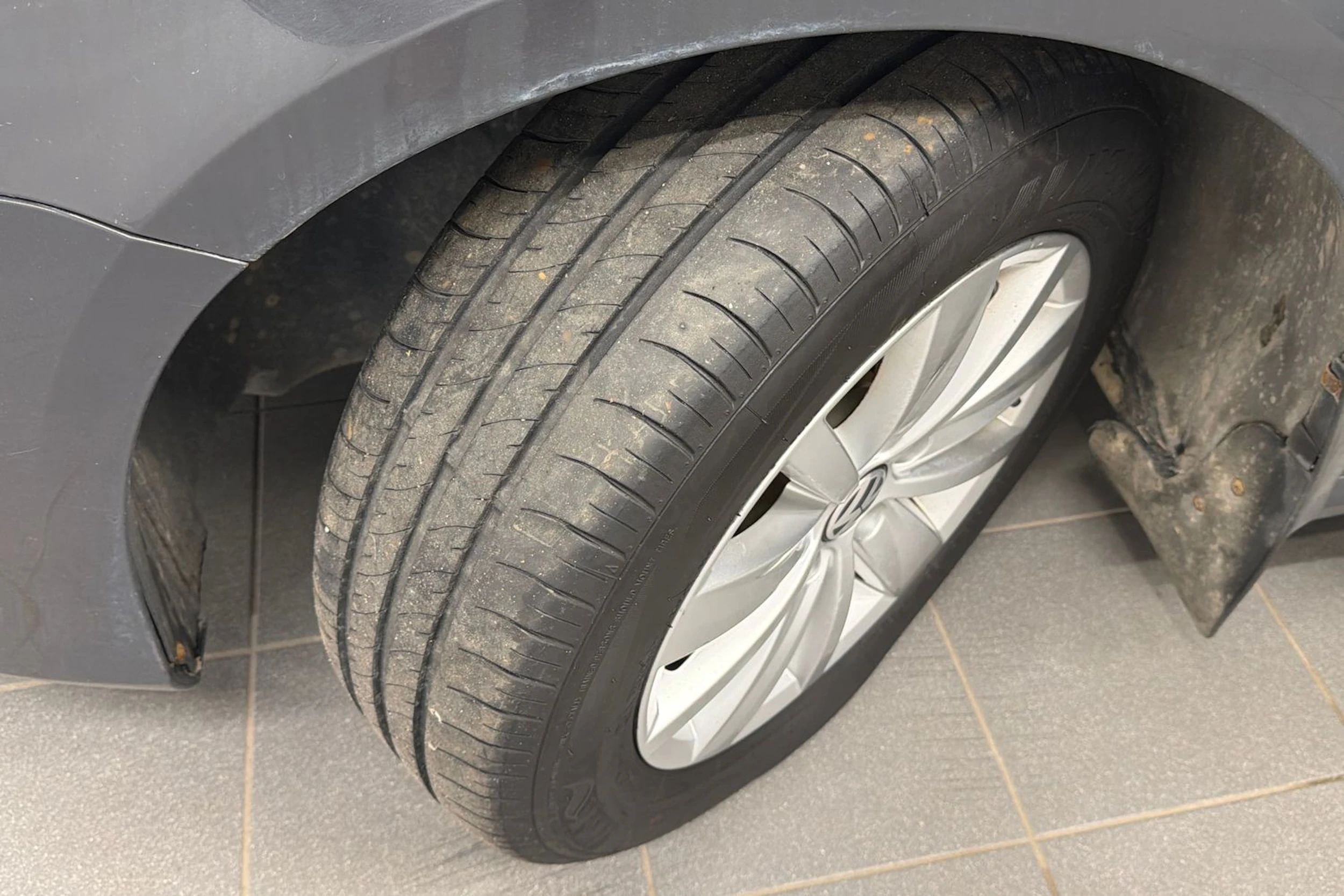 harmaa Volkswagen Passat 2012 kuva 10.