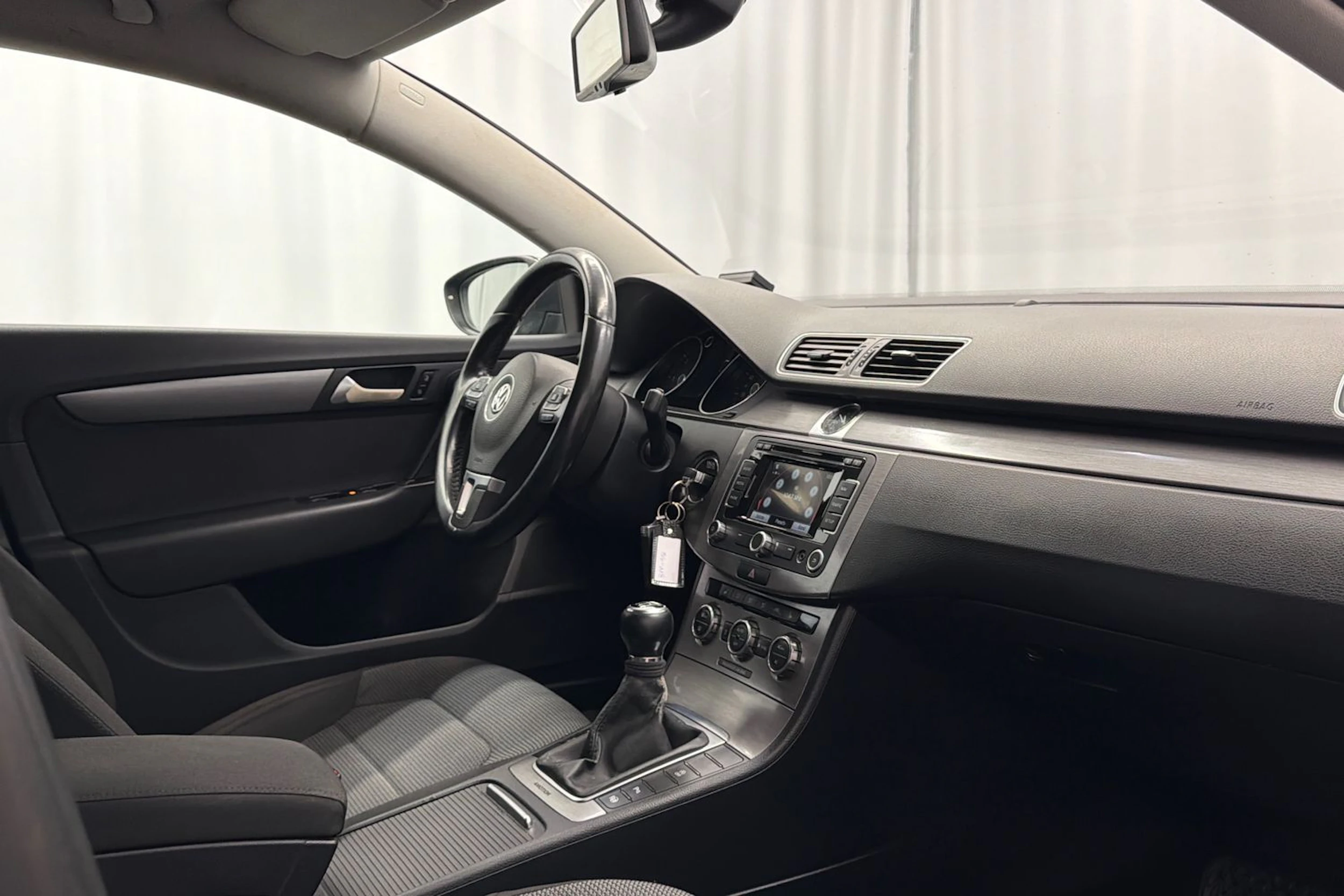 harmaa Volkswagen Passat 2012 kuva 12.