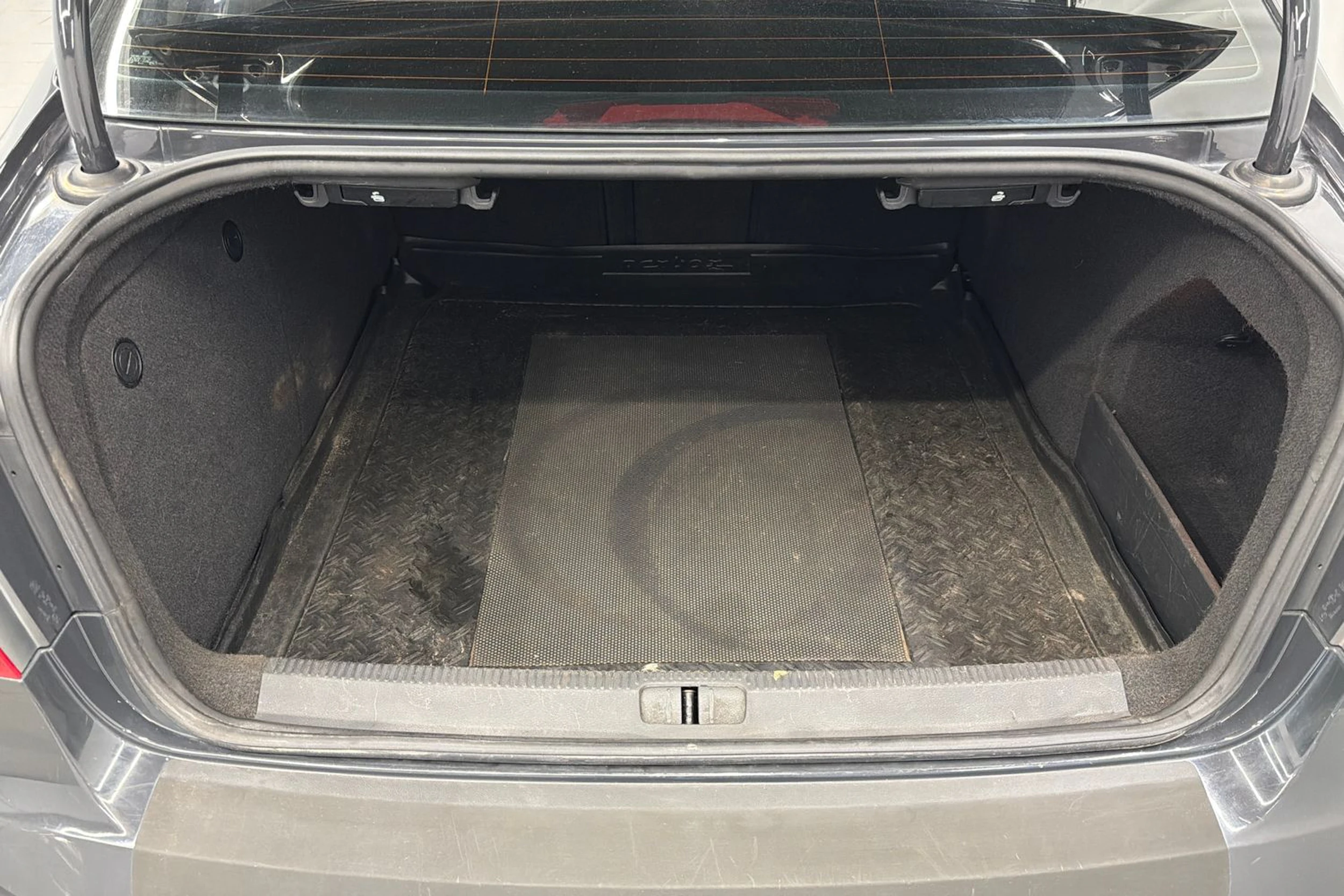 harmaa Volkswagen Passat 2012 kuva 13.