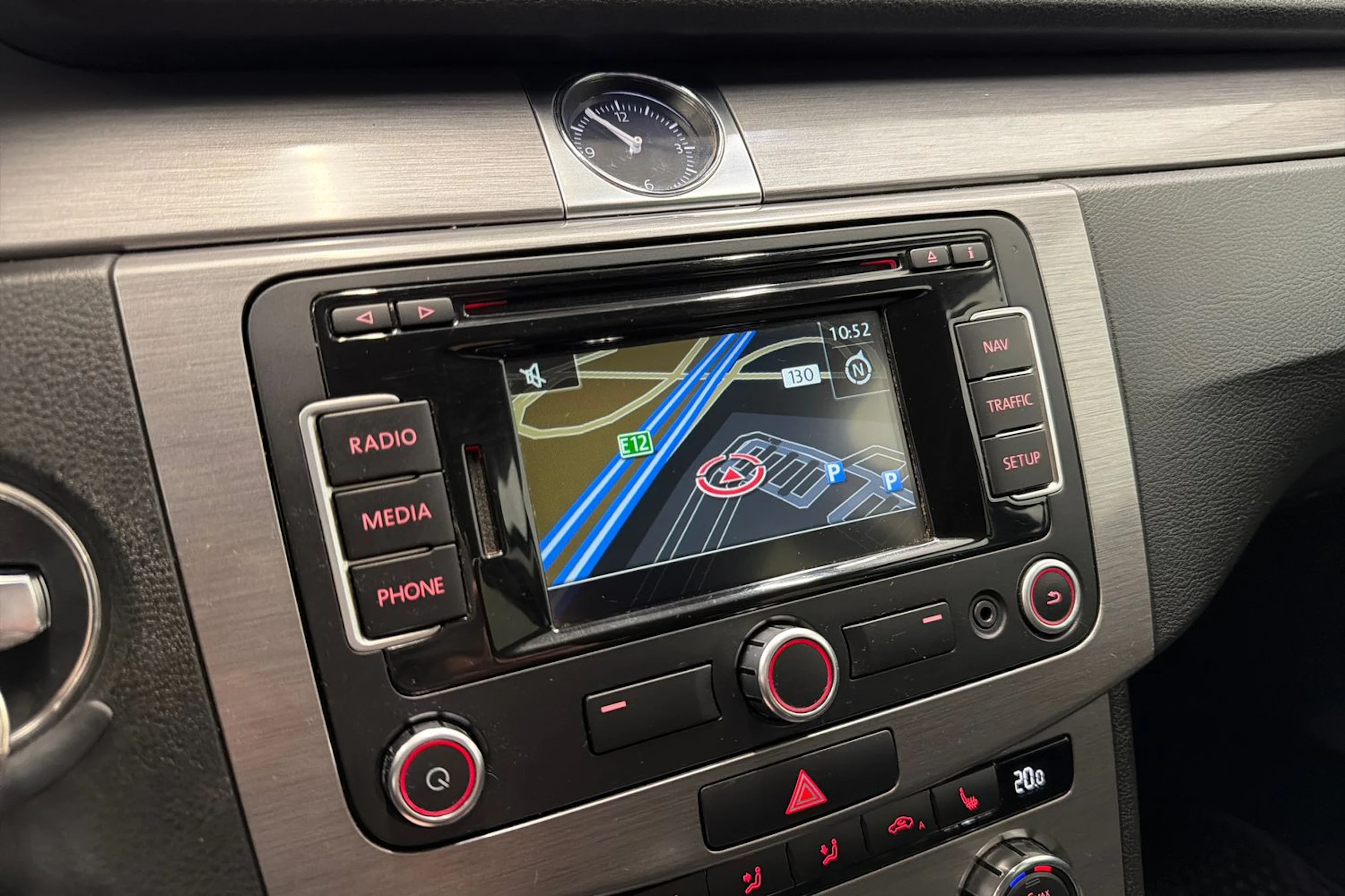 harmaa Volkswagen Passat 2012 kuva 18.