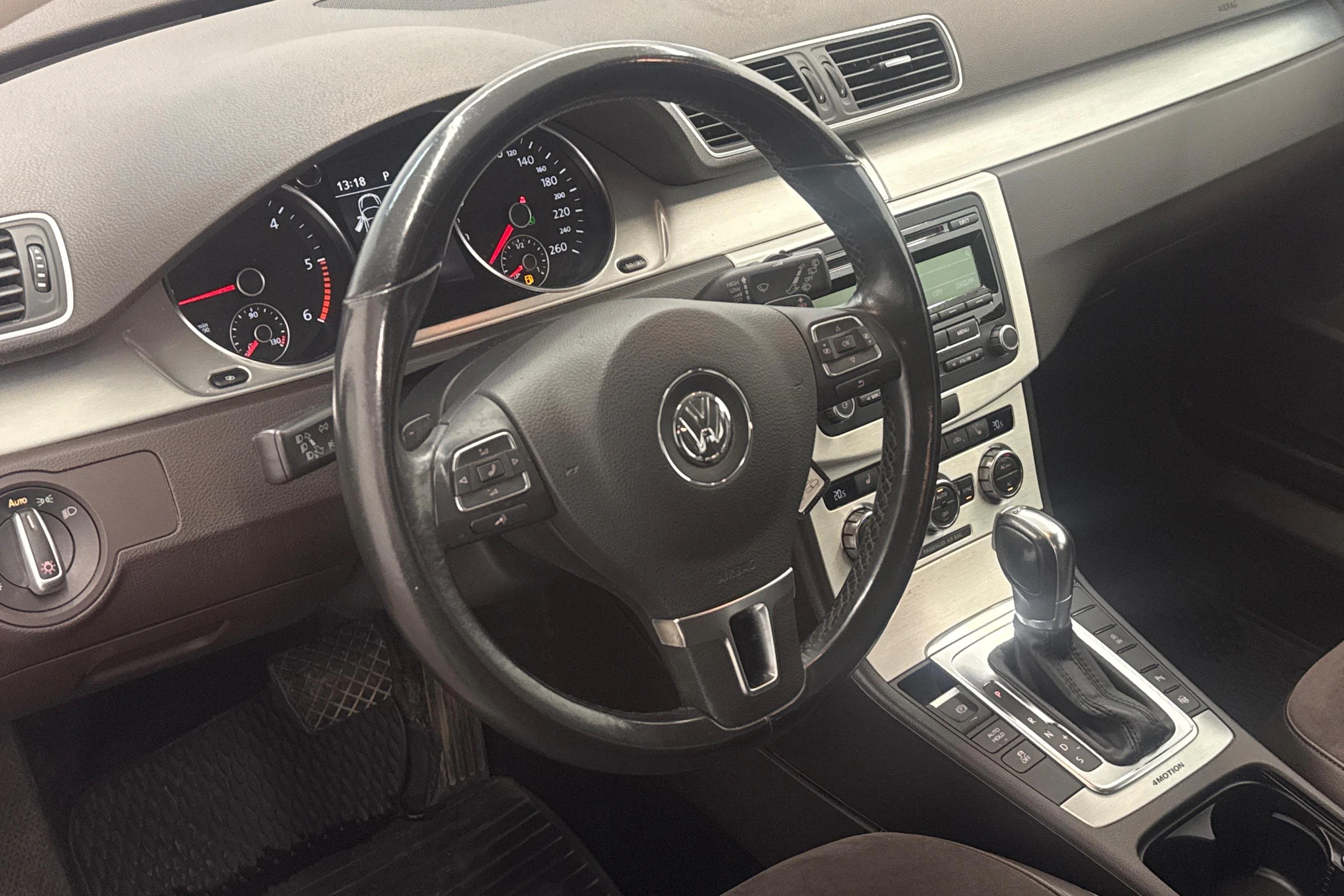 Ruskea (beige) Volkswagen PASSAT 2012 kuva 8.