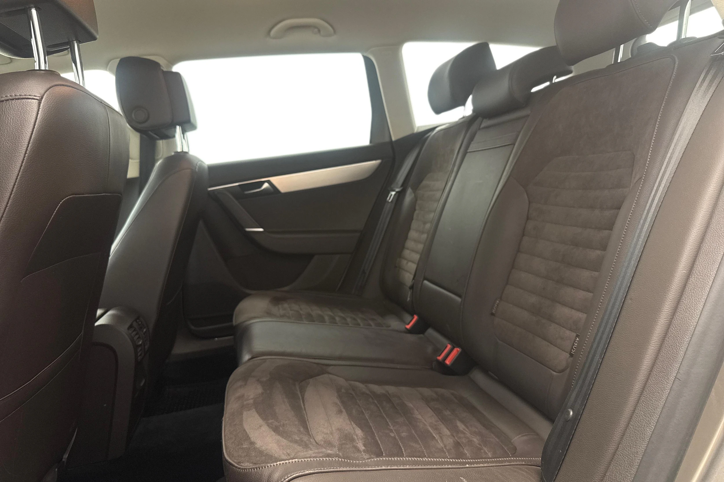 Ruskea (beige) Volkswagen PASSAT 2012 kuva 11.