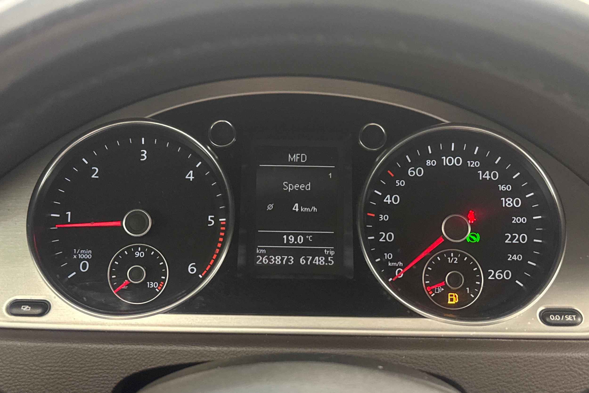 Ruskea (beige) Volkswagen PASSAT 2012 kuva 15.