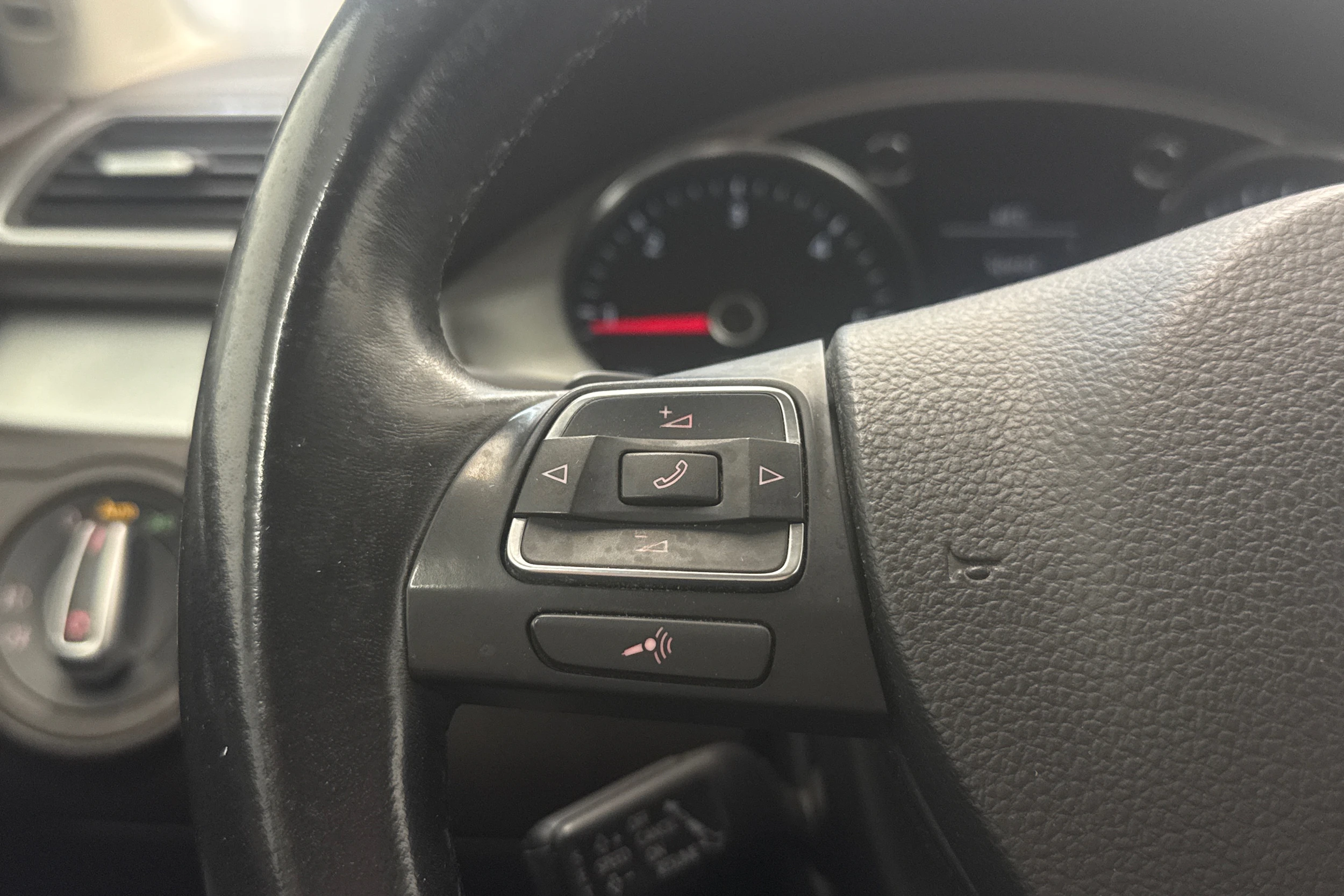 Ruskea (beige) Volkswagen PASSAT 2012 kuva 16.