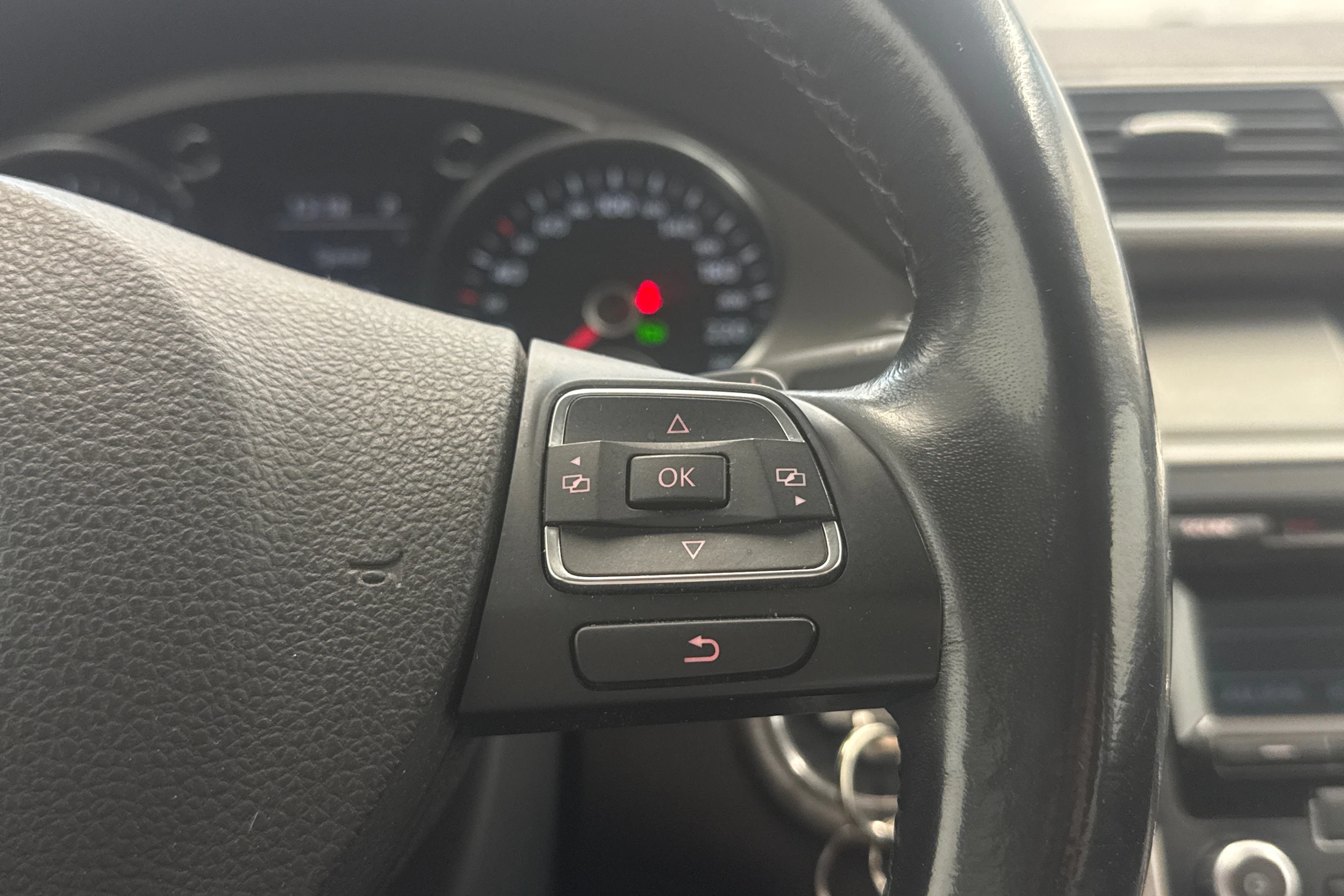 Ruskea (beige) Volkswagen PASSAT 2012 kuva 17.