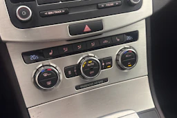 Ruskea (beige) Volkswagen PASSAT 2012 kuva 20.