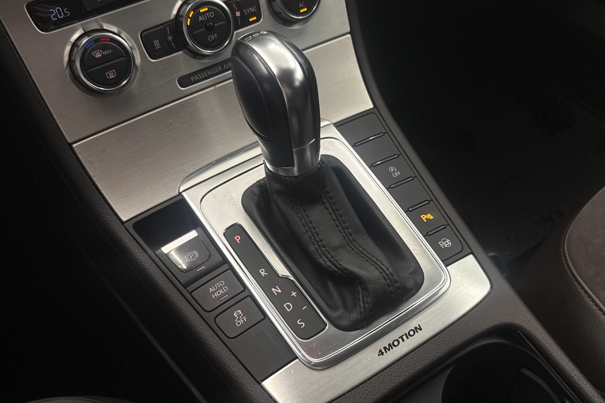 Ruskea (beige) Volkswagen PASSAT 2012 kuva 21.