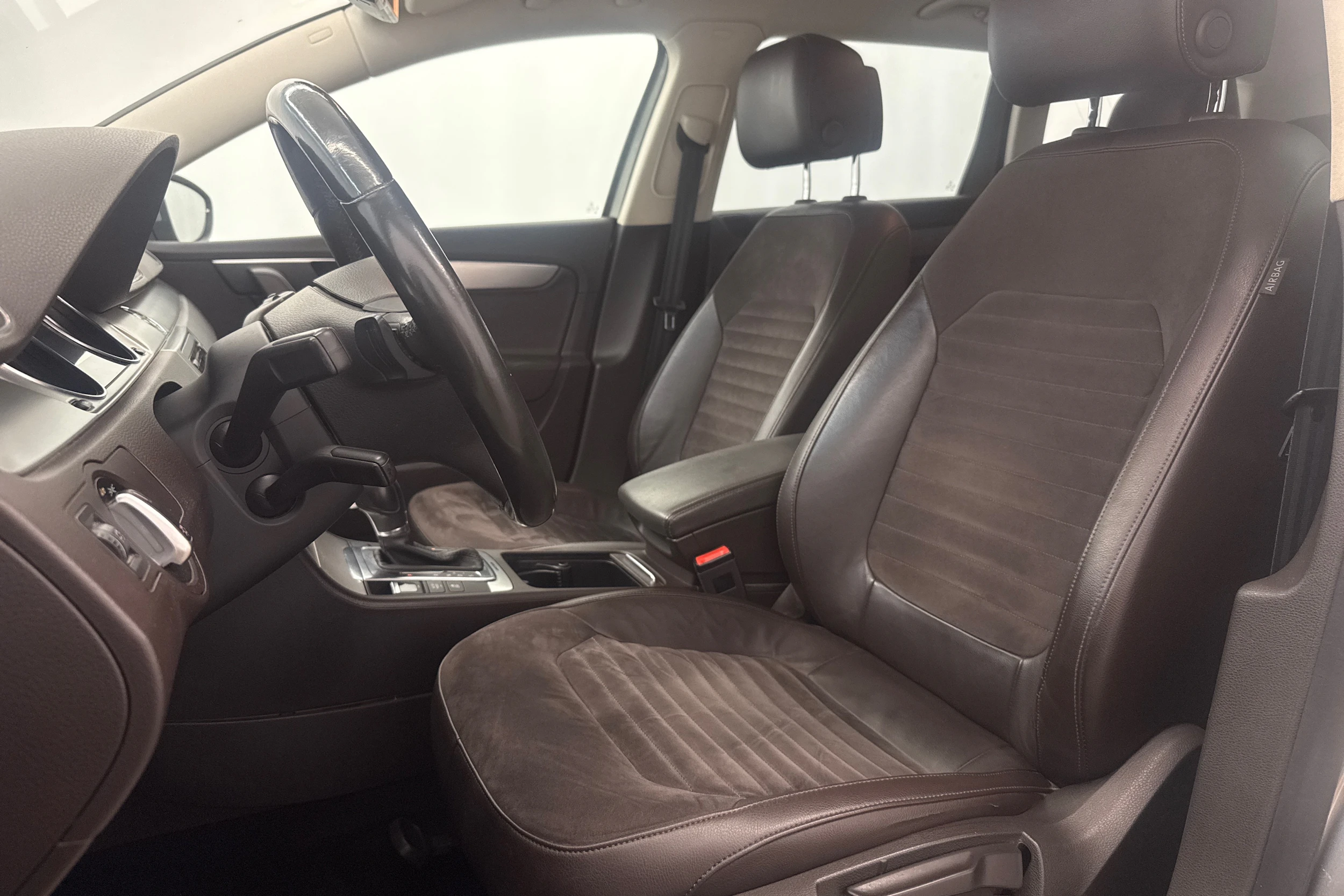 Ruskea (beige) Volkswagen PASSAT 2012 kuva 22.