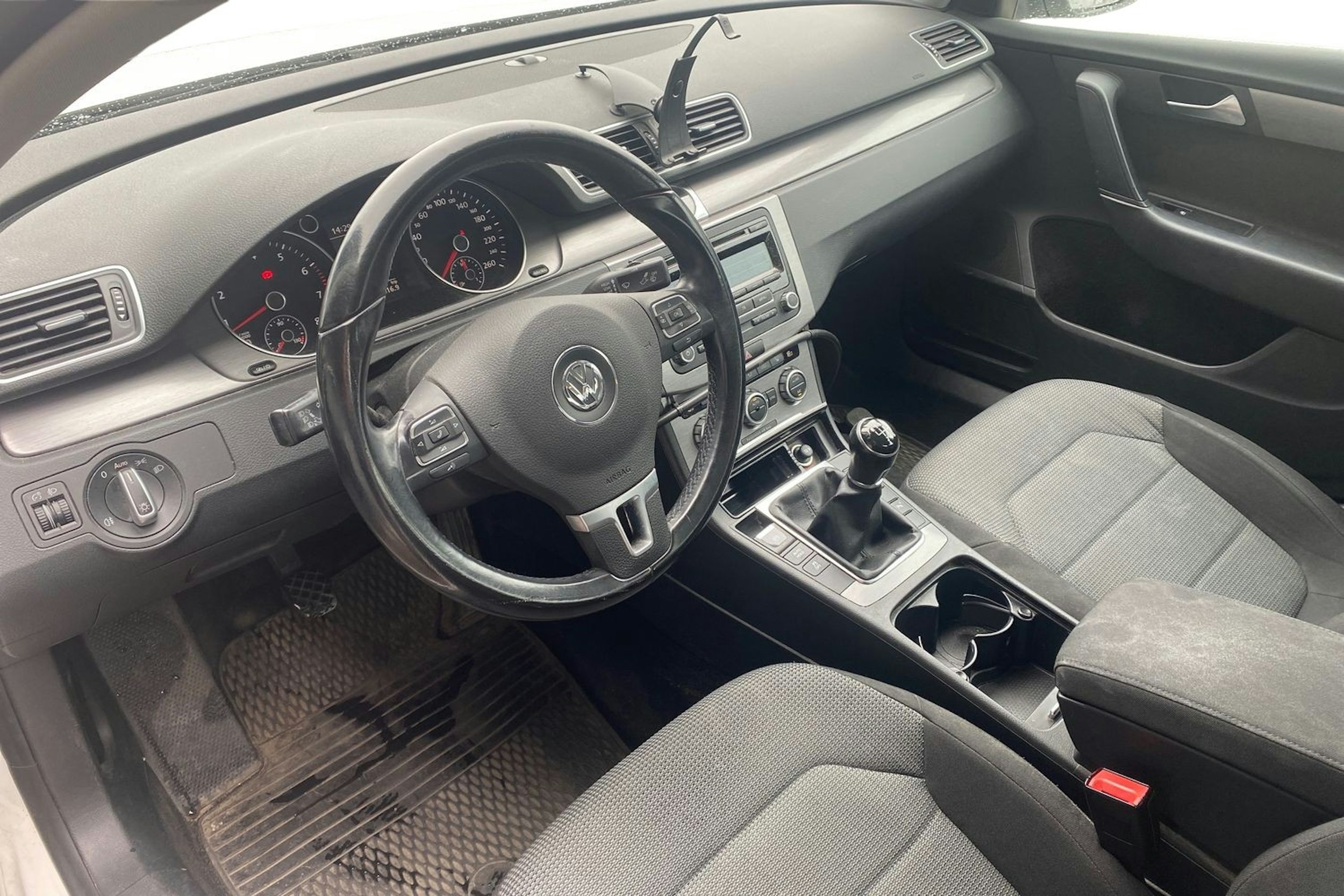 valkoinen Volkswagen Passat 2012 kuva 3.