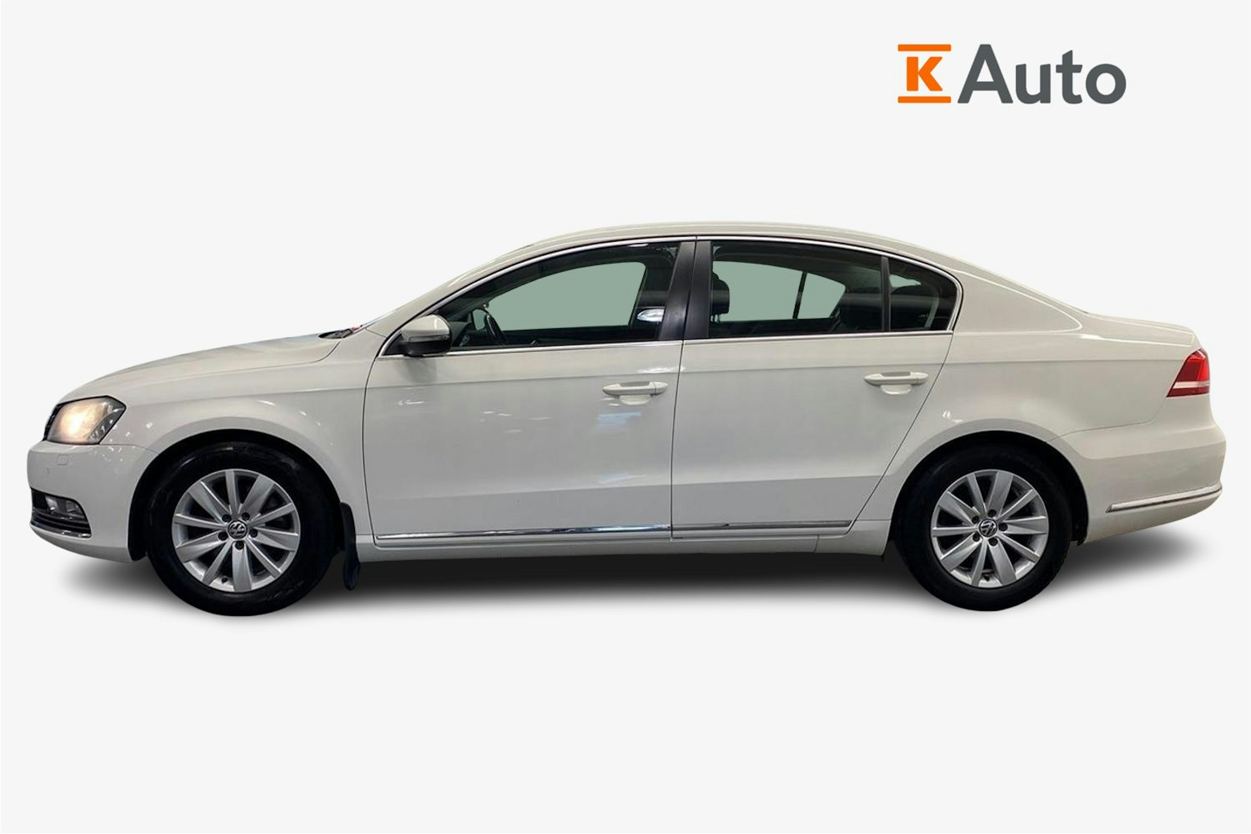 valkoinen Volkswagen Passat 2012 kuva 6.