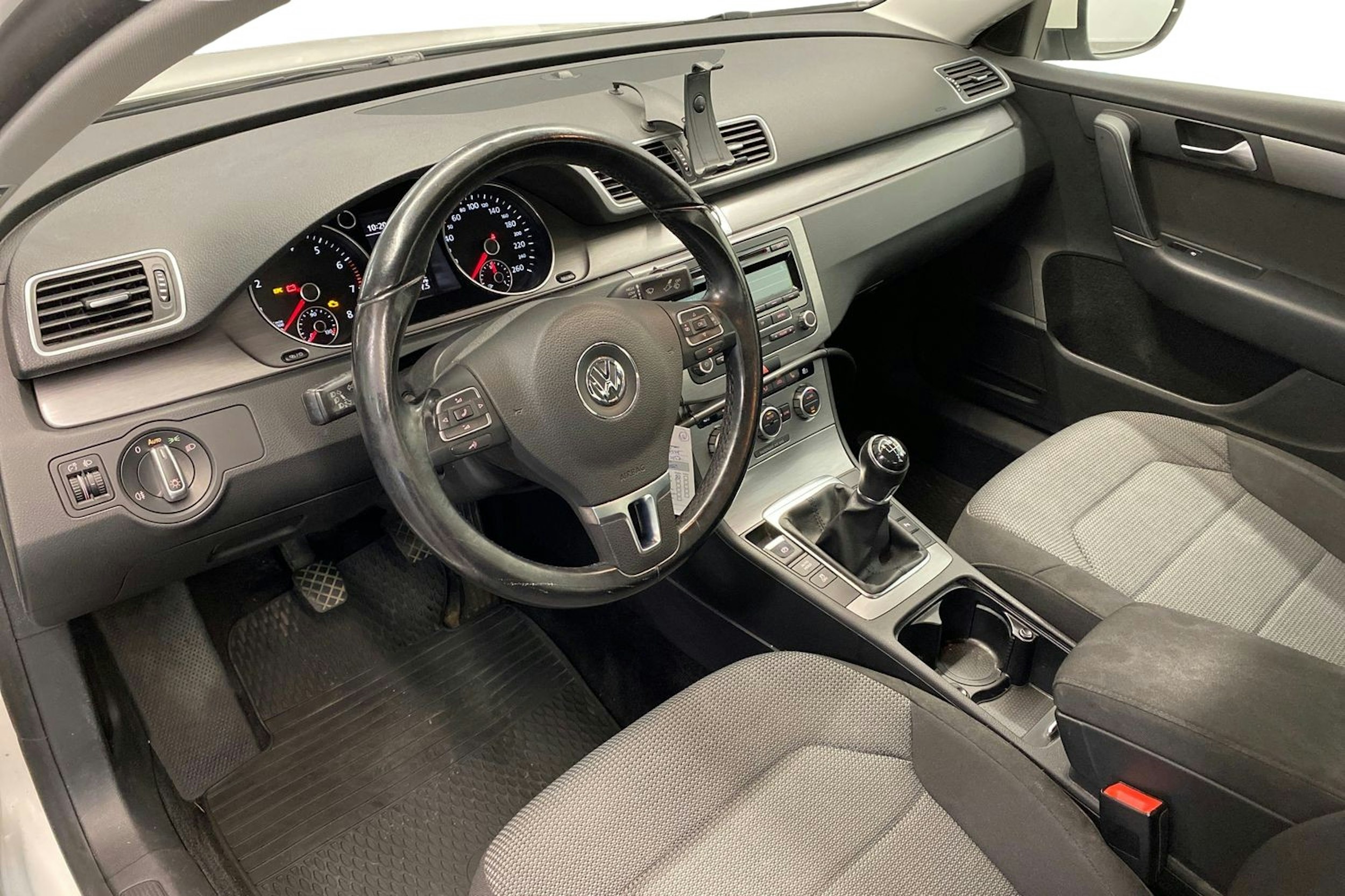 valkoinen Volkswagen Passat 2012 kuva 7.