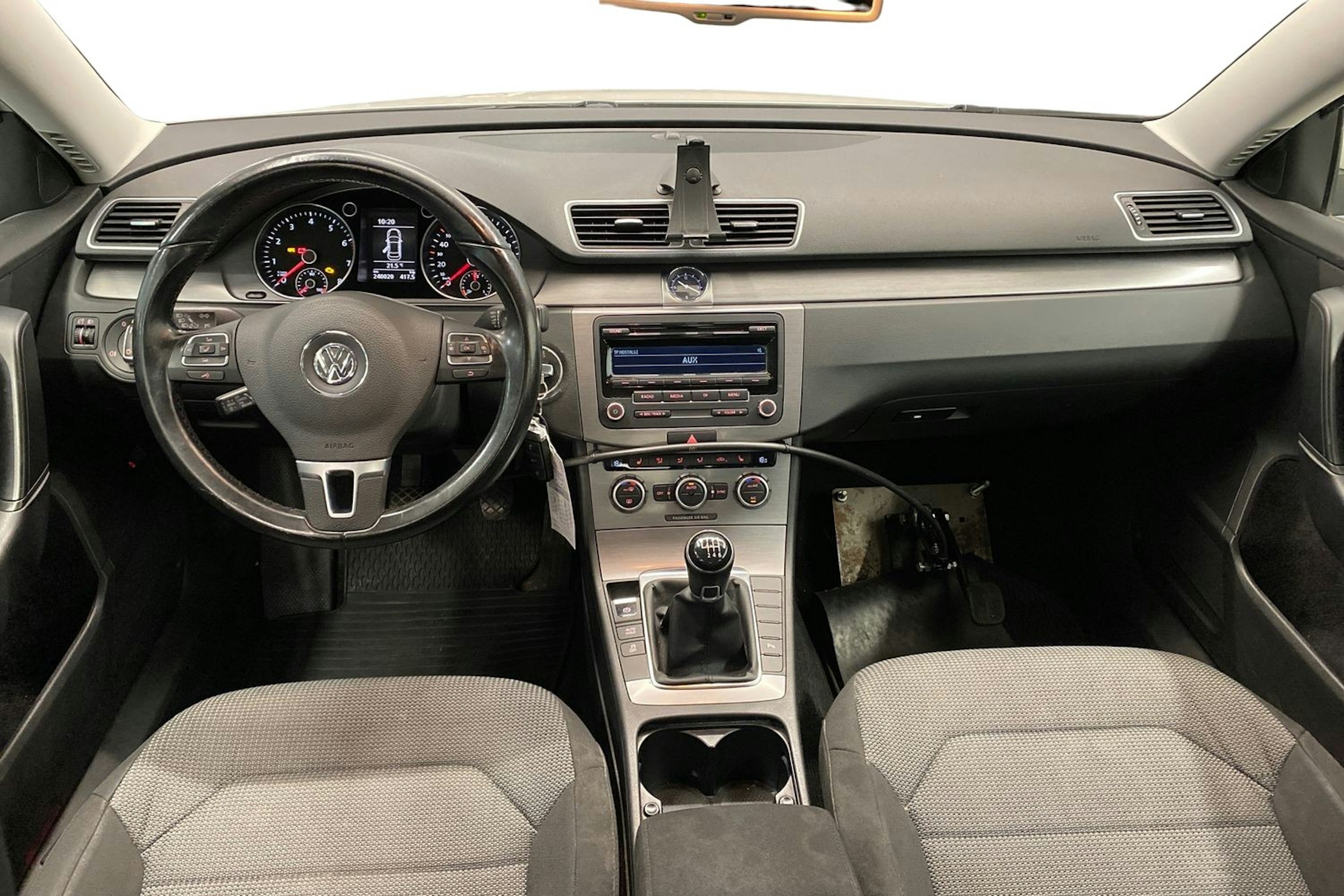 valkoinen Volkswagen Passat 2012 kuva 9.