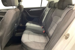 valkoinen Volkswagen Passat 2012 kuva 10.