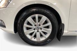 valkoinen Volkswagen Passat 2012 kuva 11.