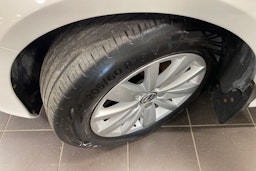 valkoinen Volkswagen Passat 2012 kuva 13.
