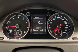 valkoinen Volkswagen Passat 2012 kuva 16.
