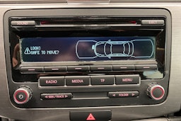 valkoinen Volkswagen Passat 2012 kuva 18.
