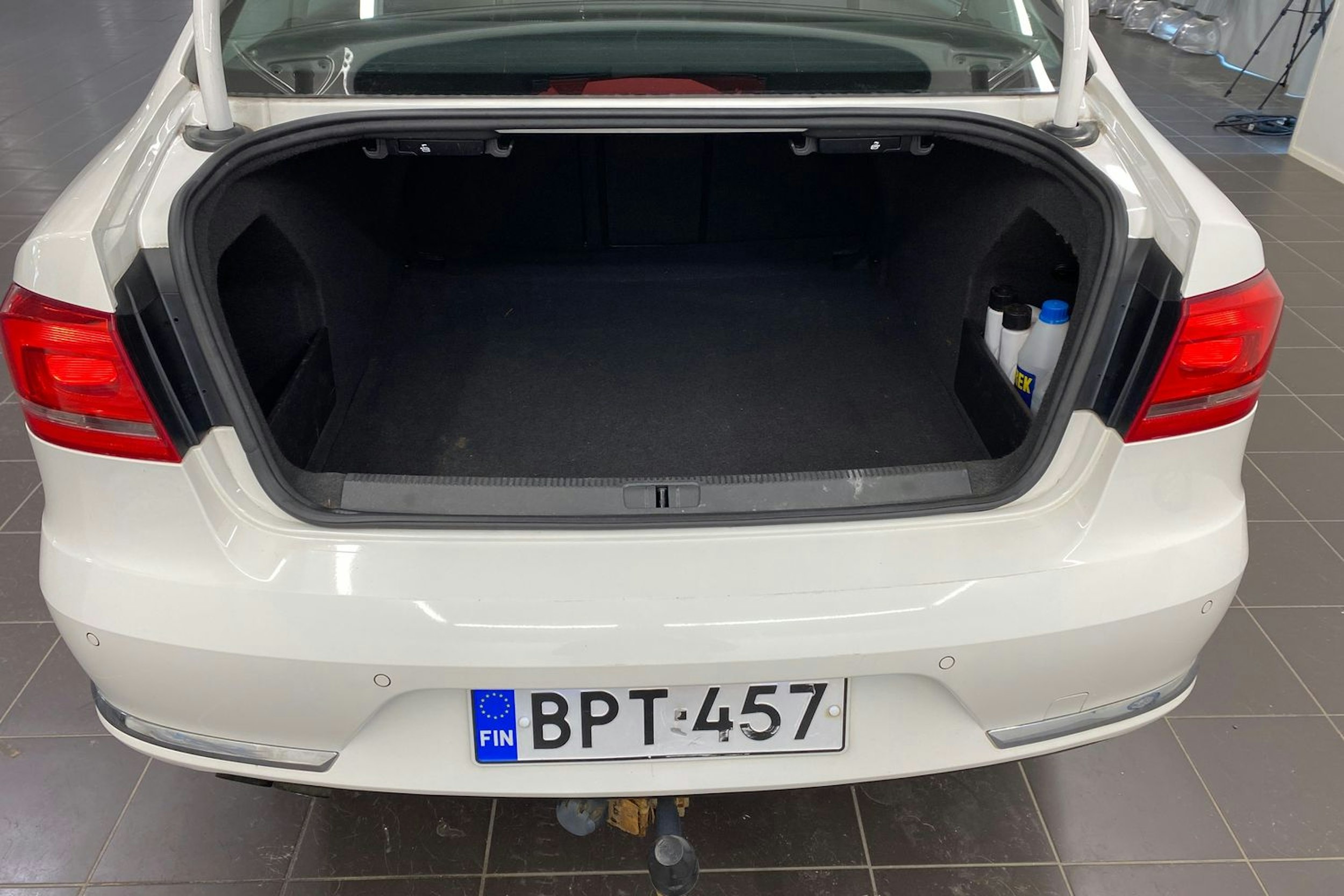 valkoinen Volkswagen Passat 2012 kuva 22.