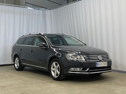 harmaa Volkswagen Passat 2012 kuva 1.