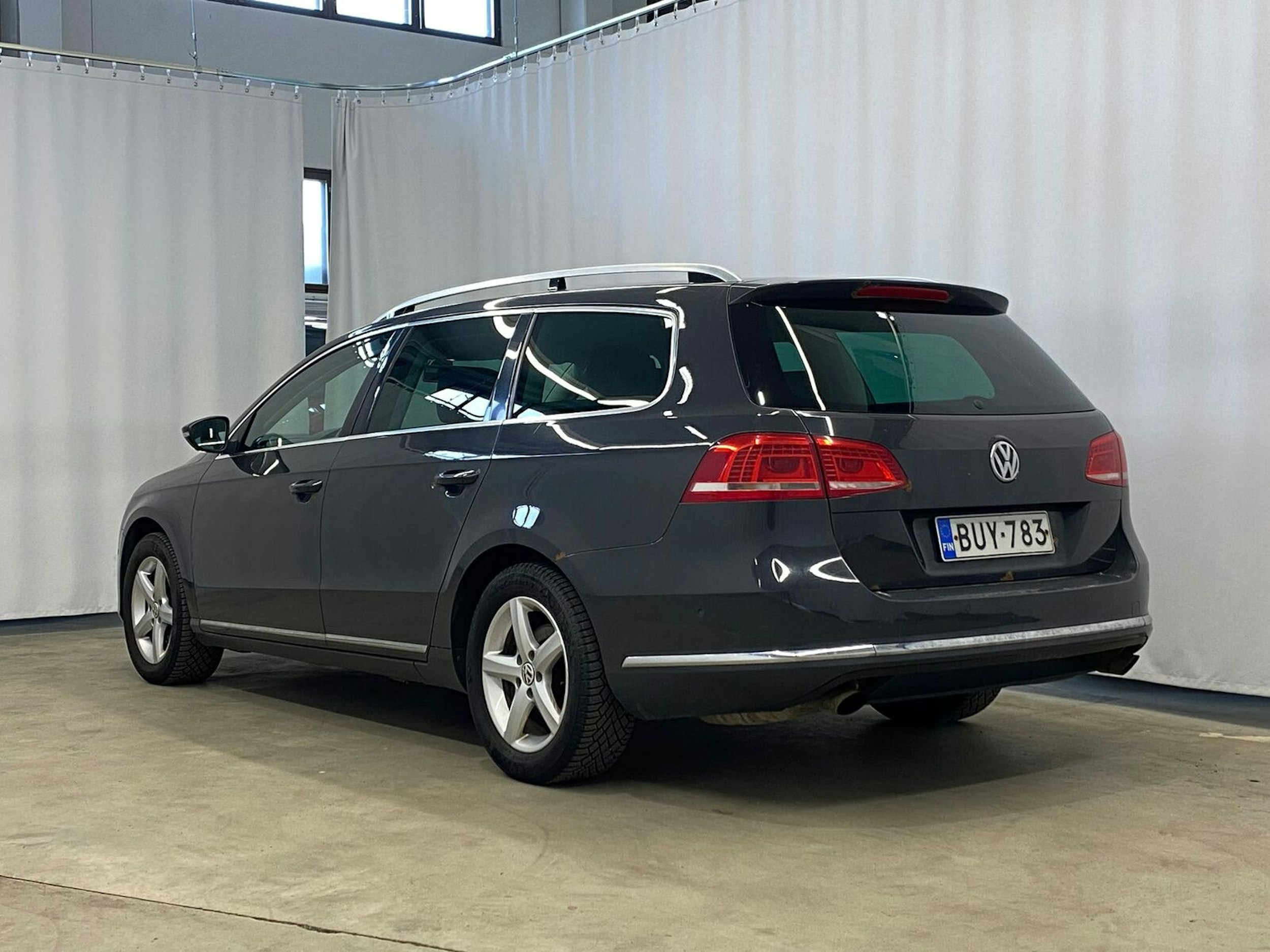 harmaa Volkswagen Passat 2012 kuva 3.