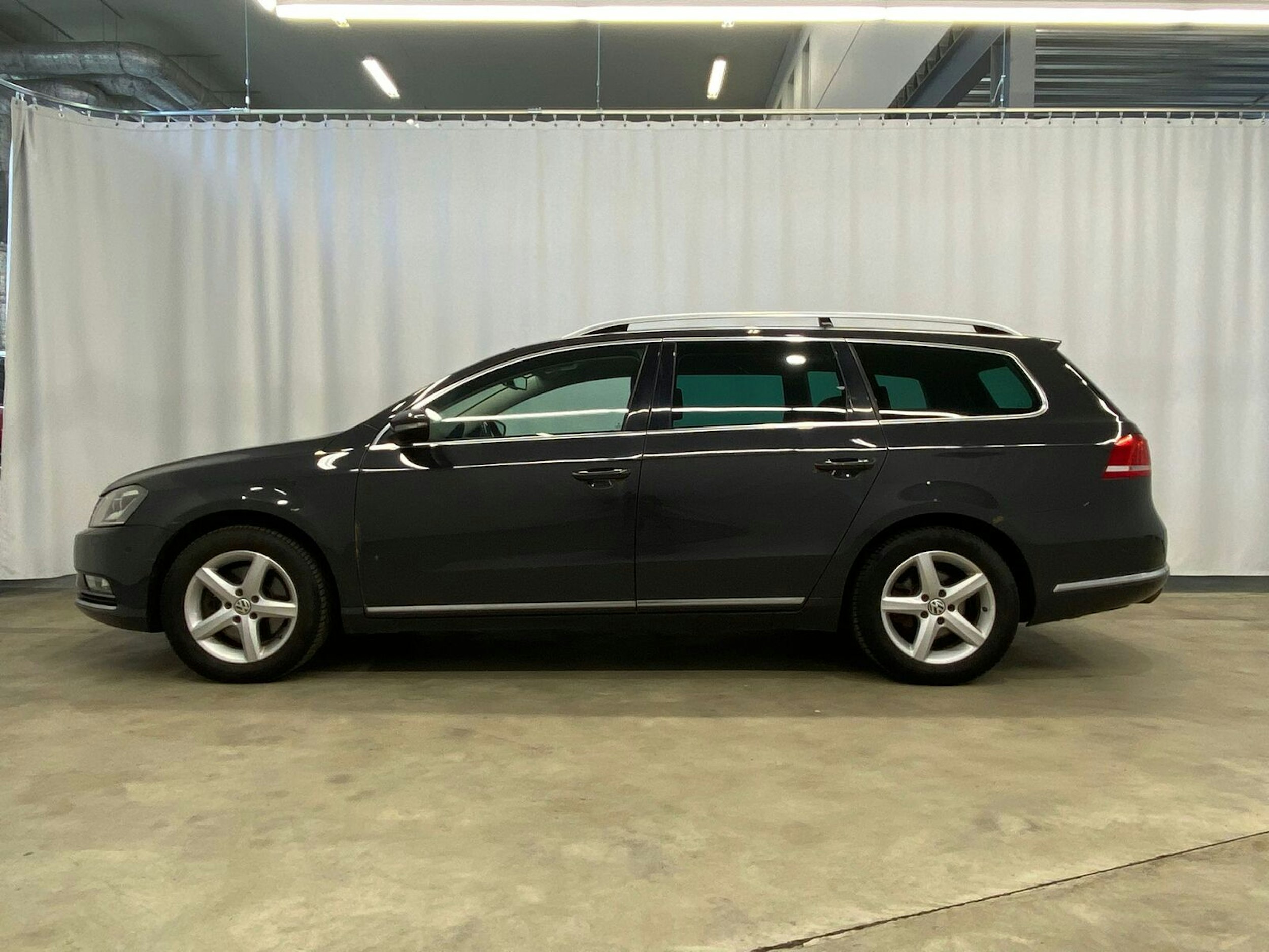 harmaa Volkswagen Passat 2012 kuva 5.