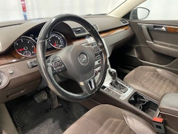 harmaa Volkswagen Passat 2012 kuva 6.