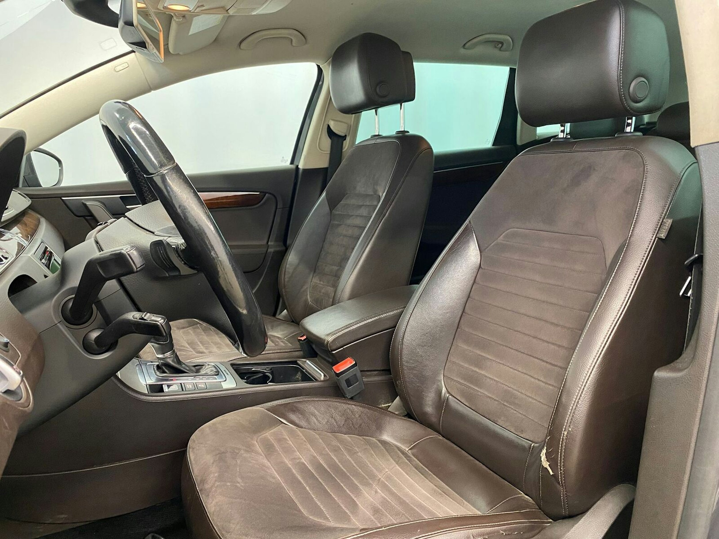 harmaa Volkswagen Passat 2012 kuva 9.