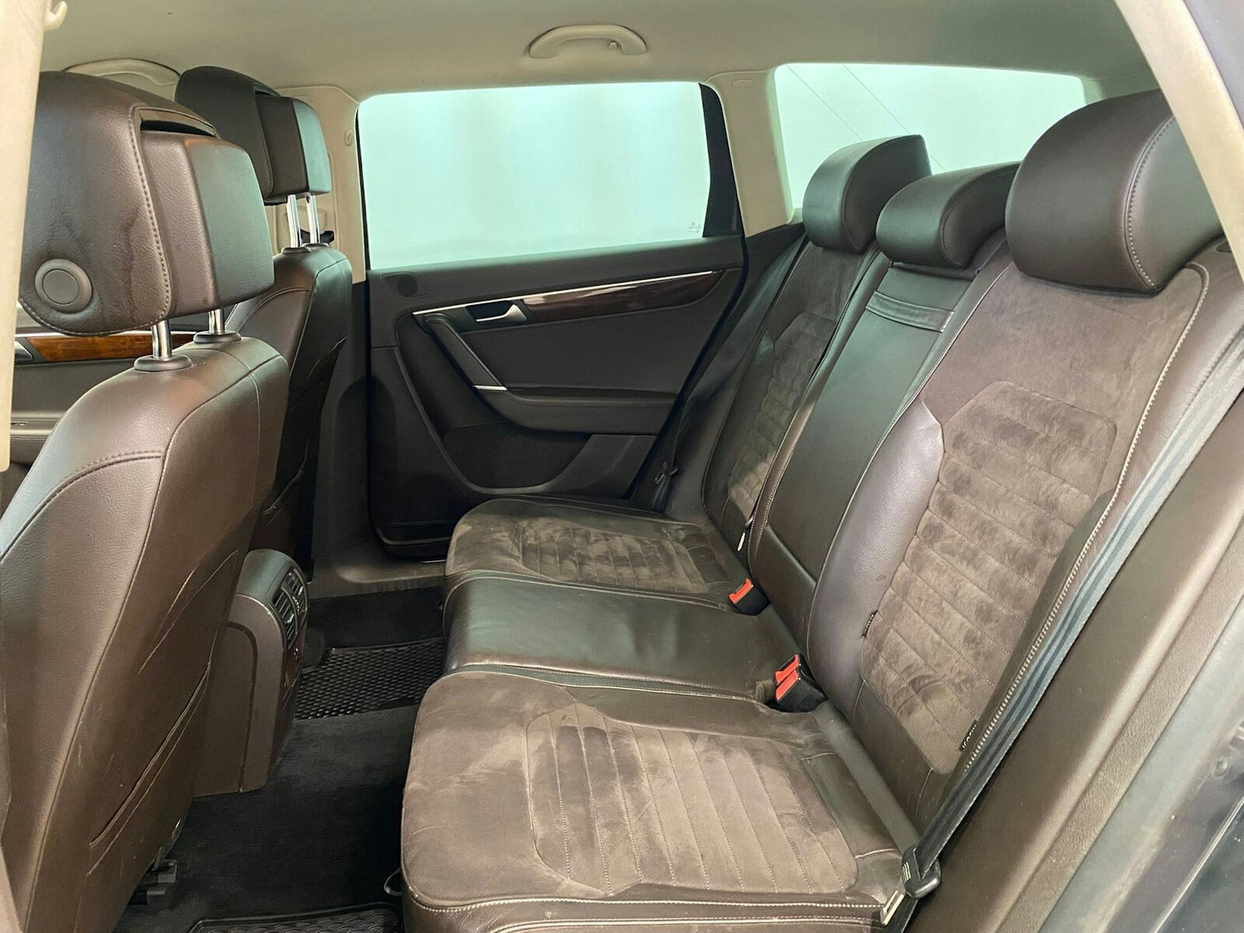 harmaa Volkswagen Passat 2012 kuva 10.