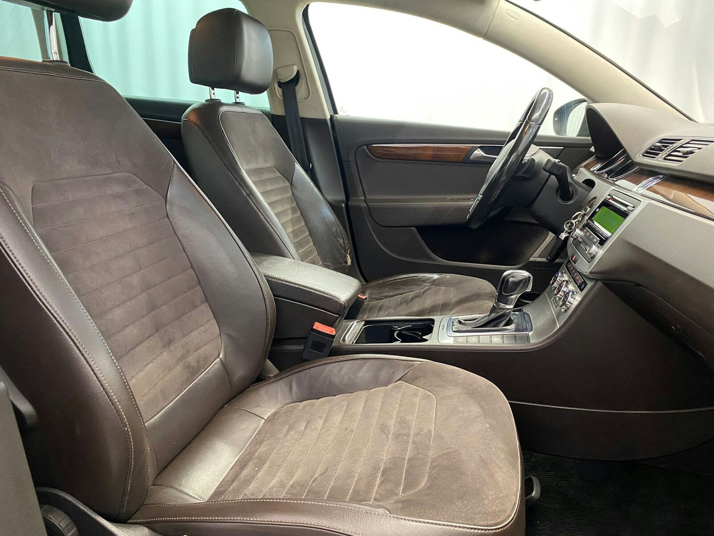 harmaa Volkswagen Passat 2012 kuva 12.