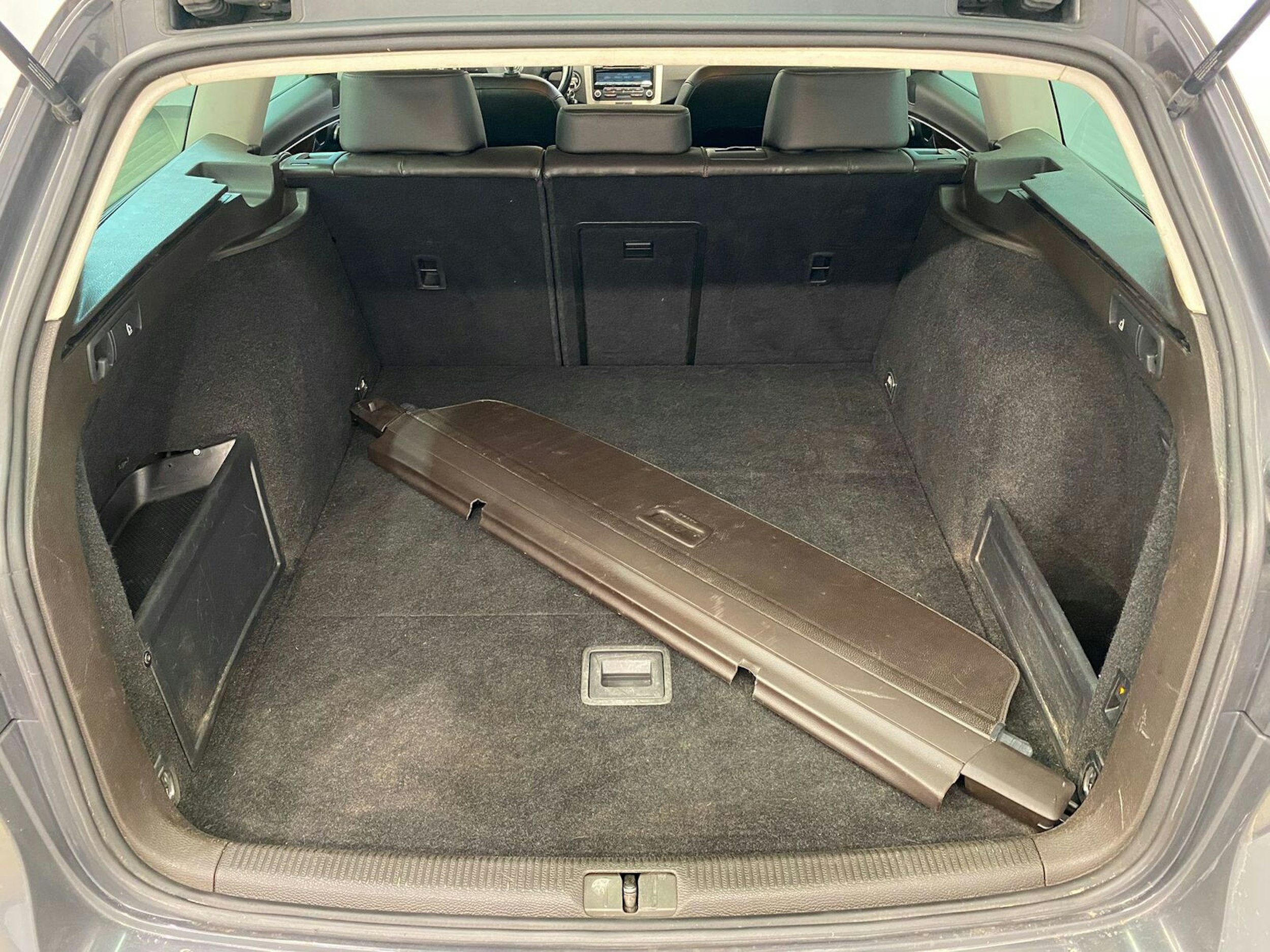 harmaa Volkswagen Passat 2012 kuva 13.