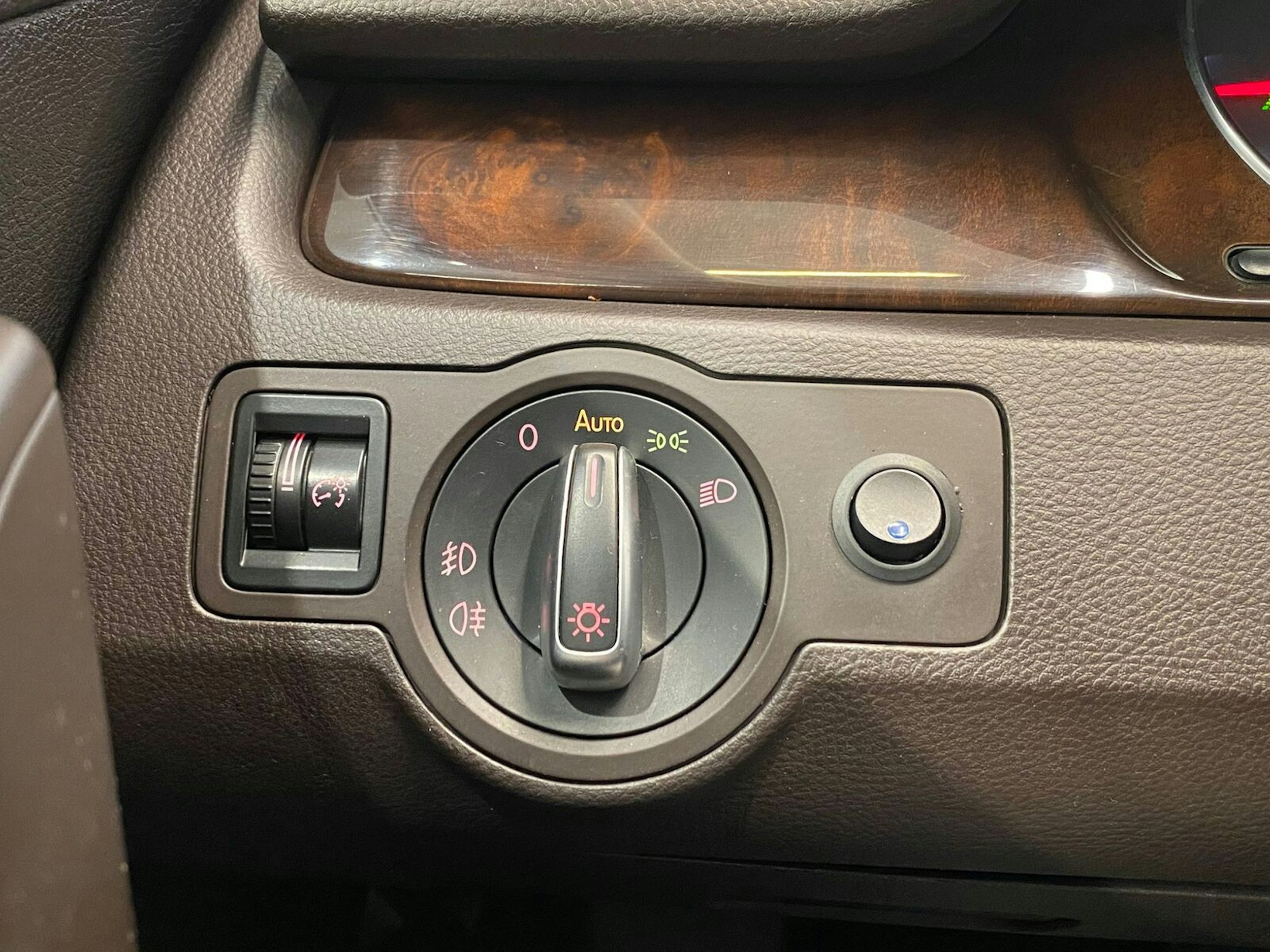 harmaa Volkswagen Passat 2012 kuva 15.