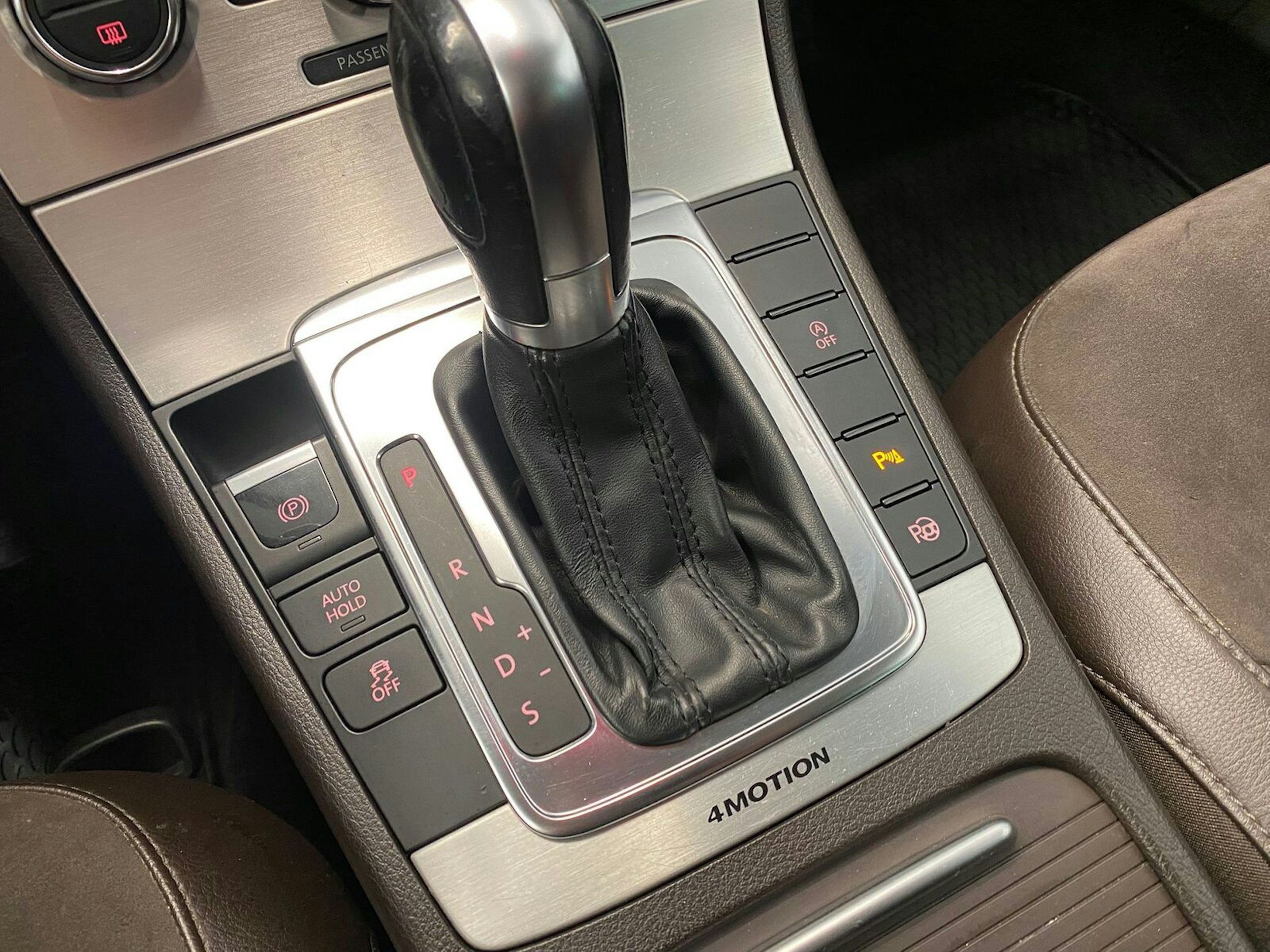 harmaa Volkswagen Passat 2012 kuva 22.