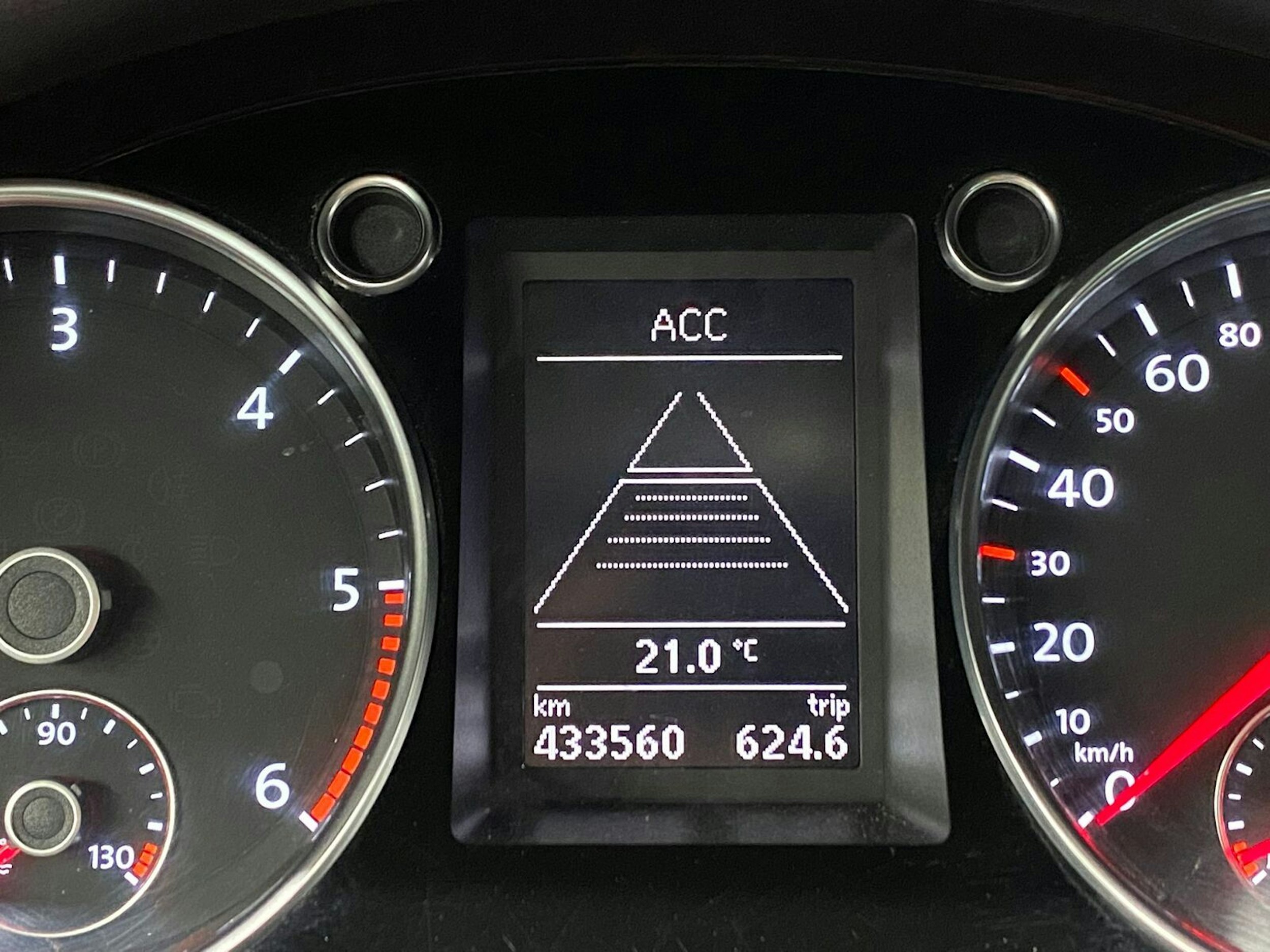 harmaa Volkswagen Passat 2012 kuva 24.