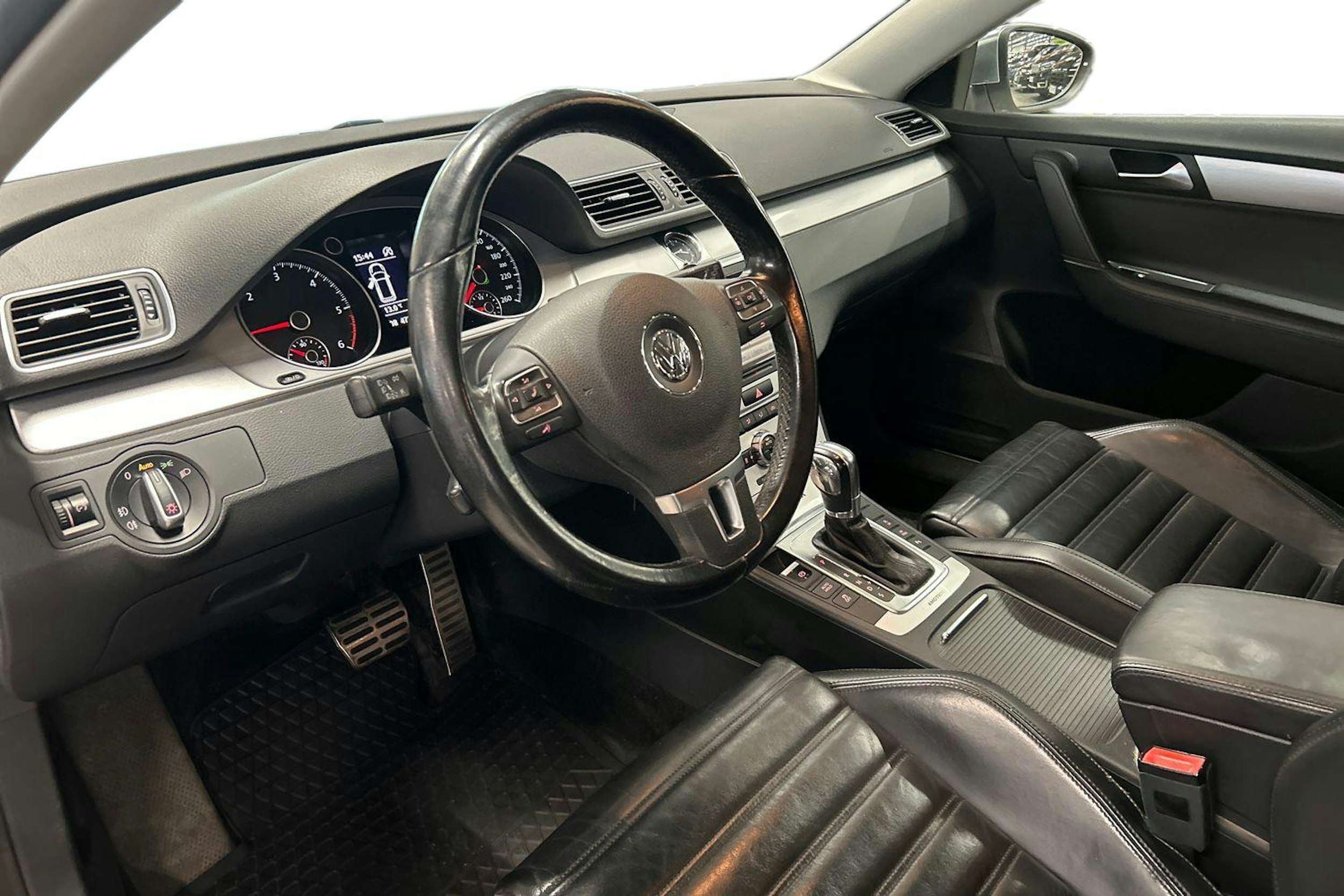 valkoinen Volkswagen Passat 2012 kuva 3.