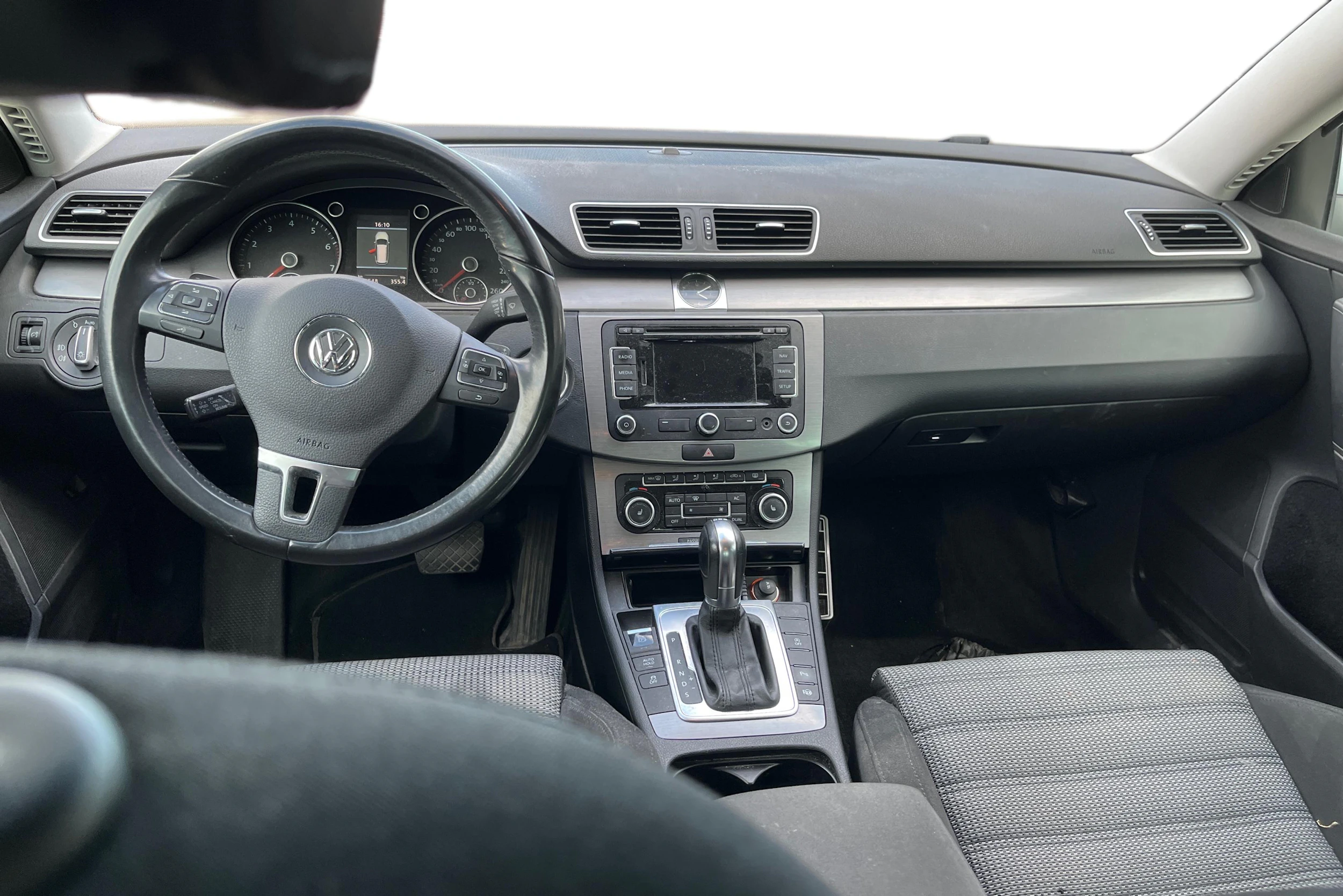 Valkoinen Volkswagen PASSAT 2012 kuva 7.