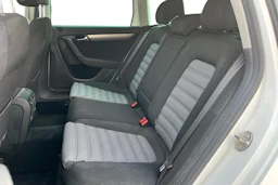 Valkoinen Volkswagen PASSAT 2012 kuva 8.
