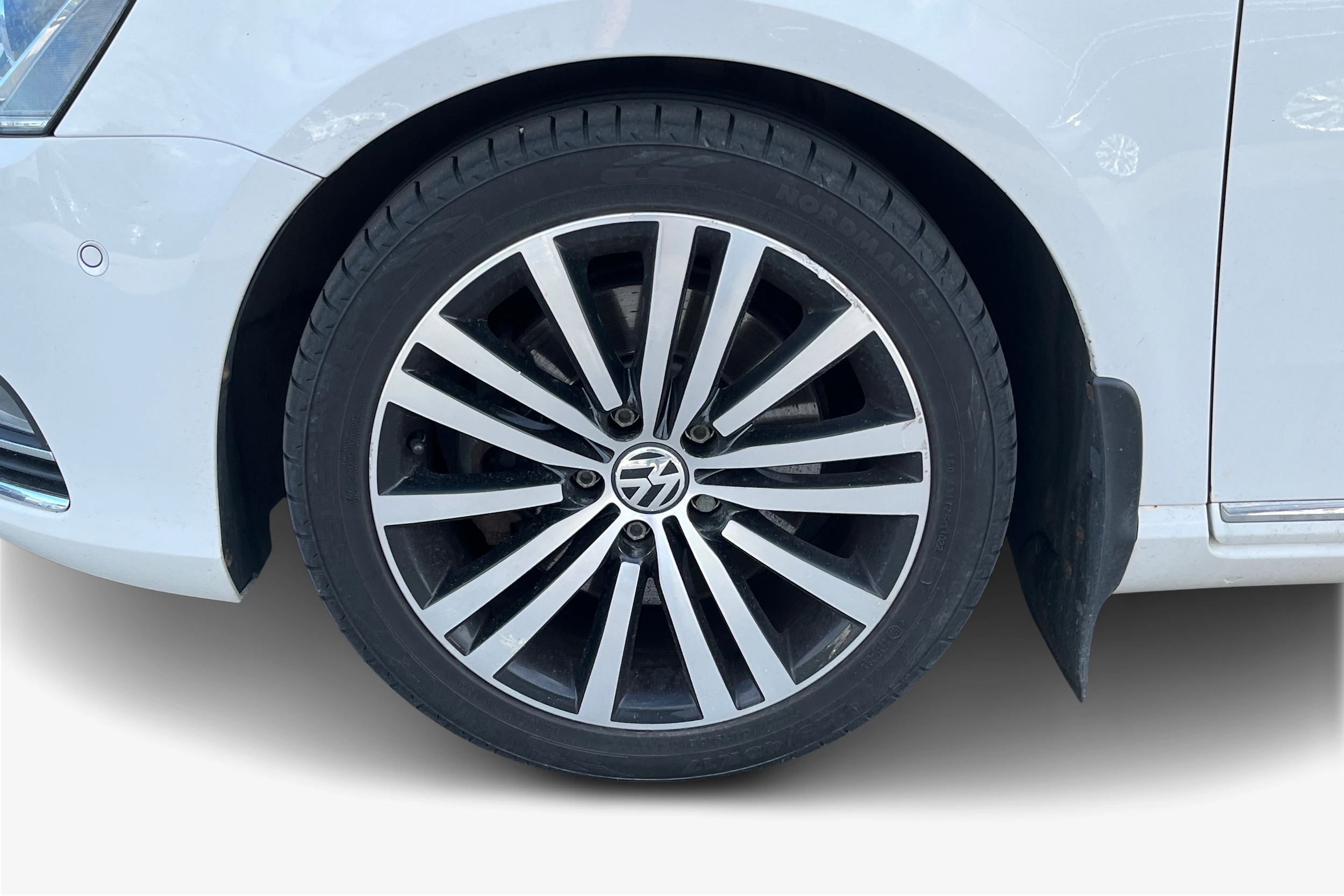 Valkoinen Volkswagen PASSAT 2012 kuva 9.
