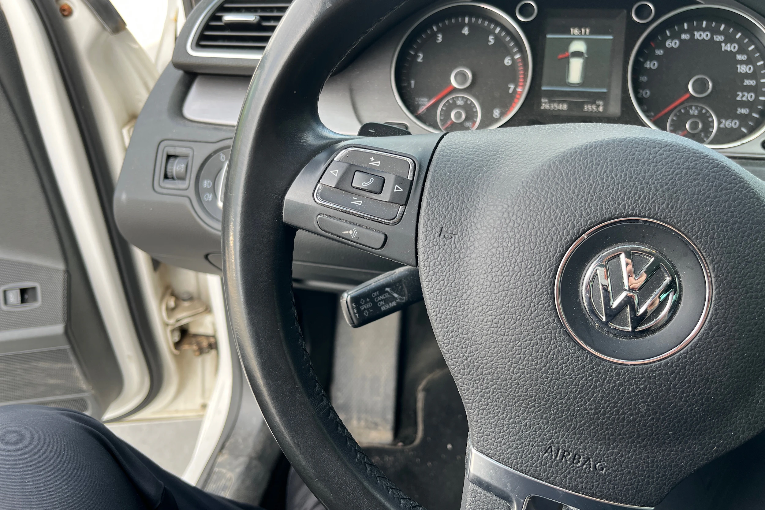 Valkoinen Volkswagen PASSAT 2012 kuva 14.