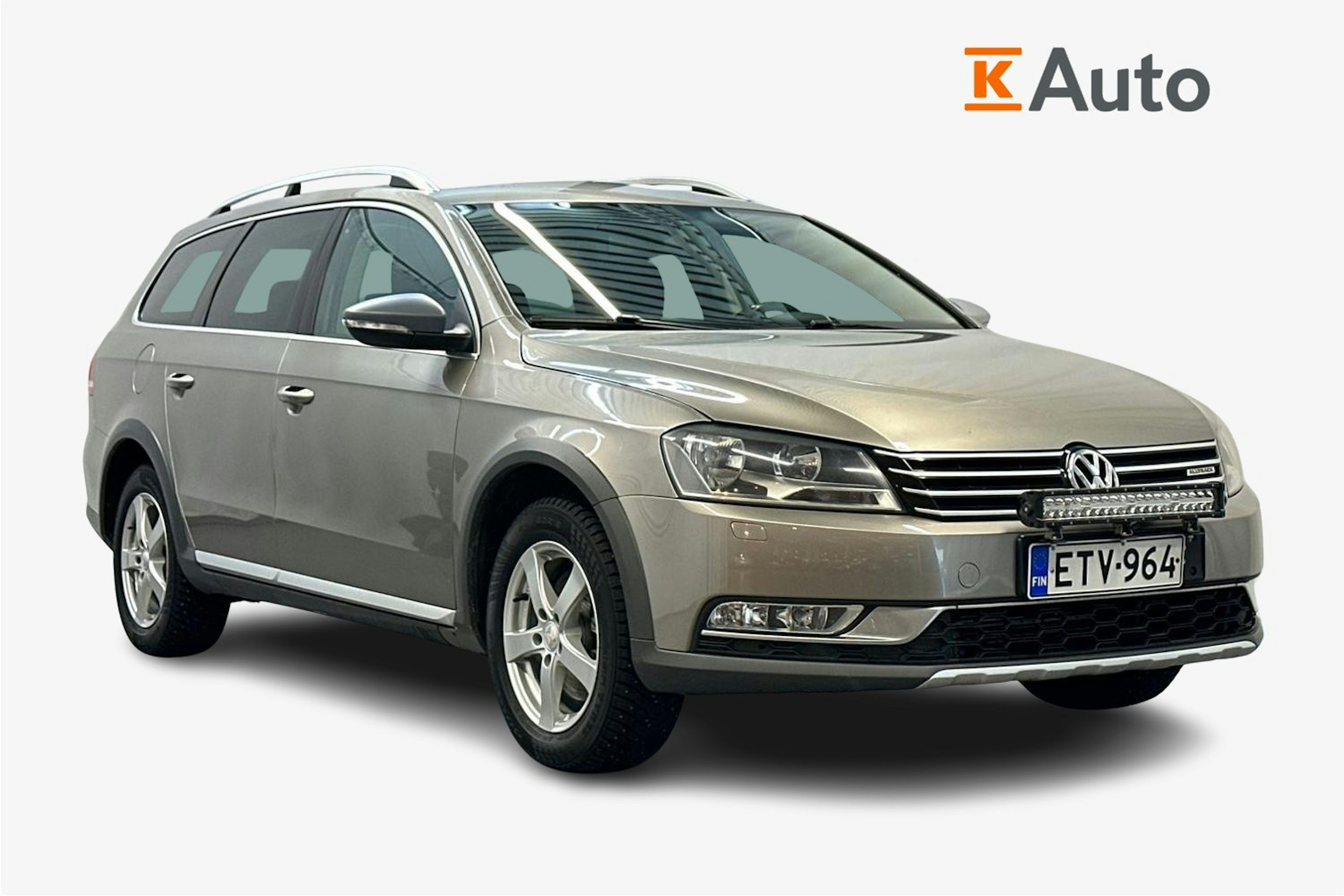 ruskea (beige) Volkswagen Passat 2012 kuva 1.