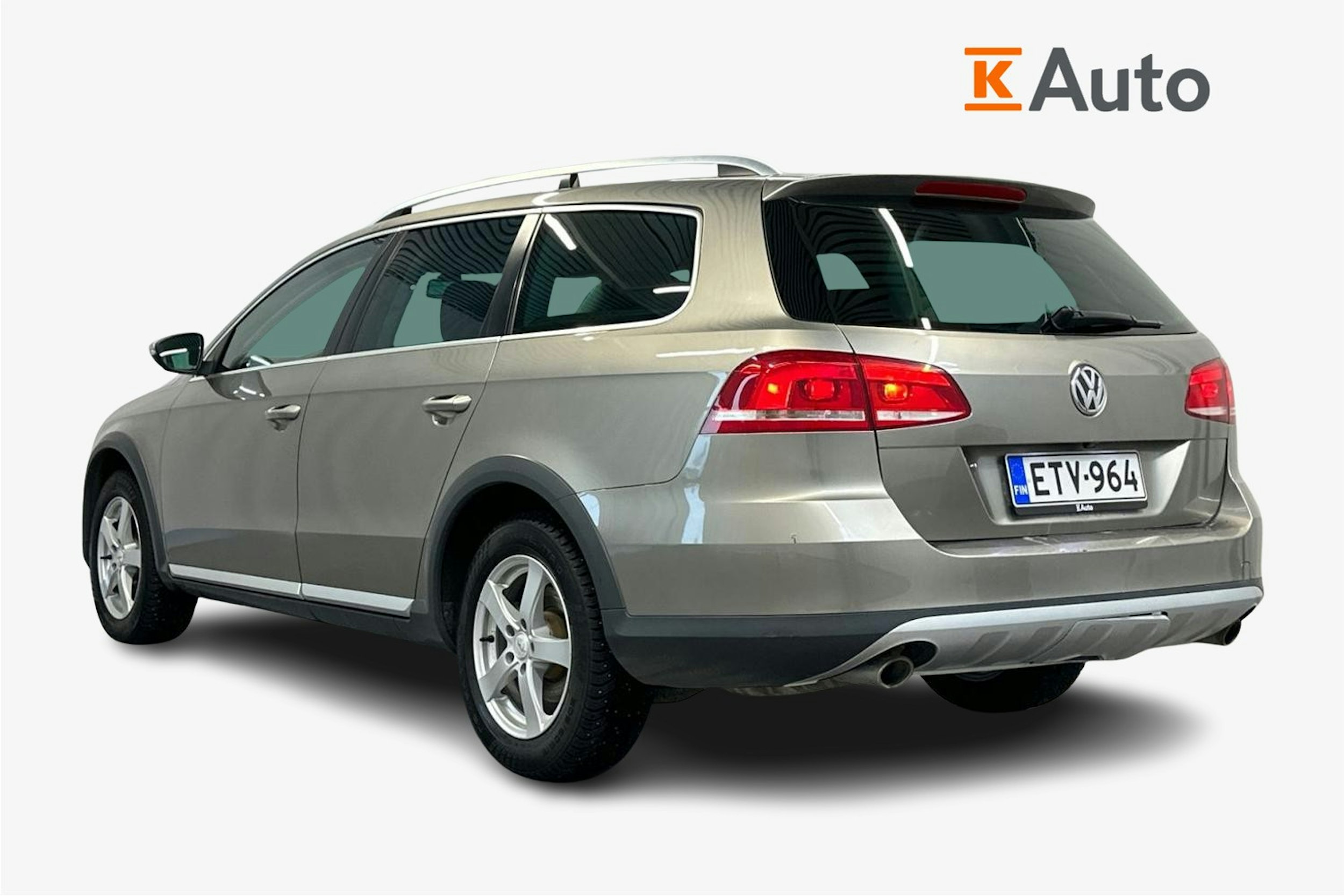 ruskea (beige) Volkswagen Passat 2012 kuva 2.