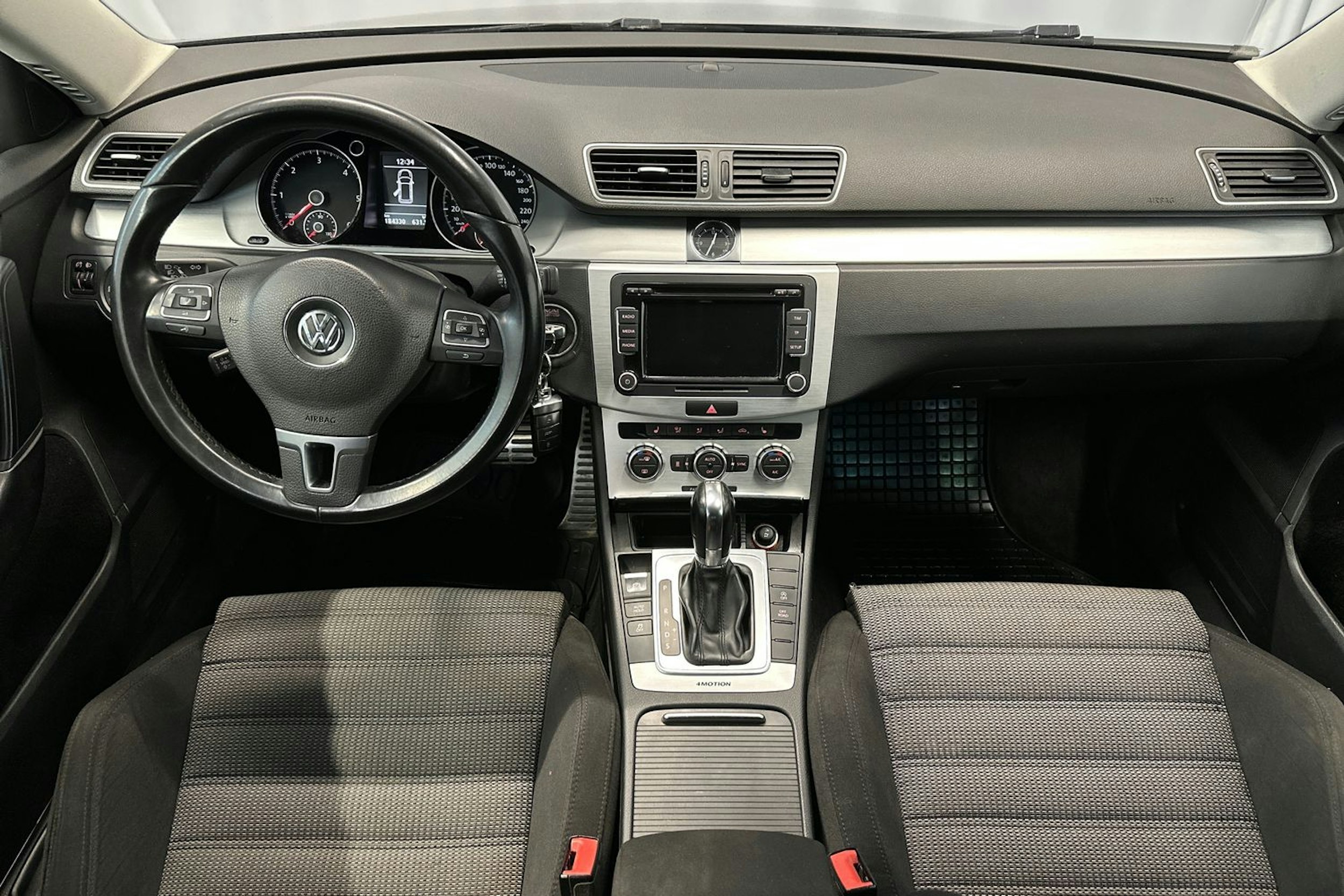 ruskea (beige) Volkswagen Passat 2012 kuva 7.