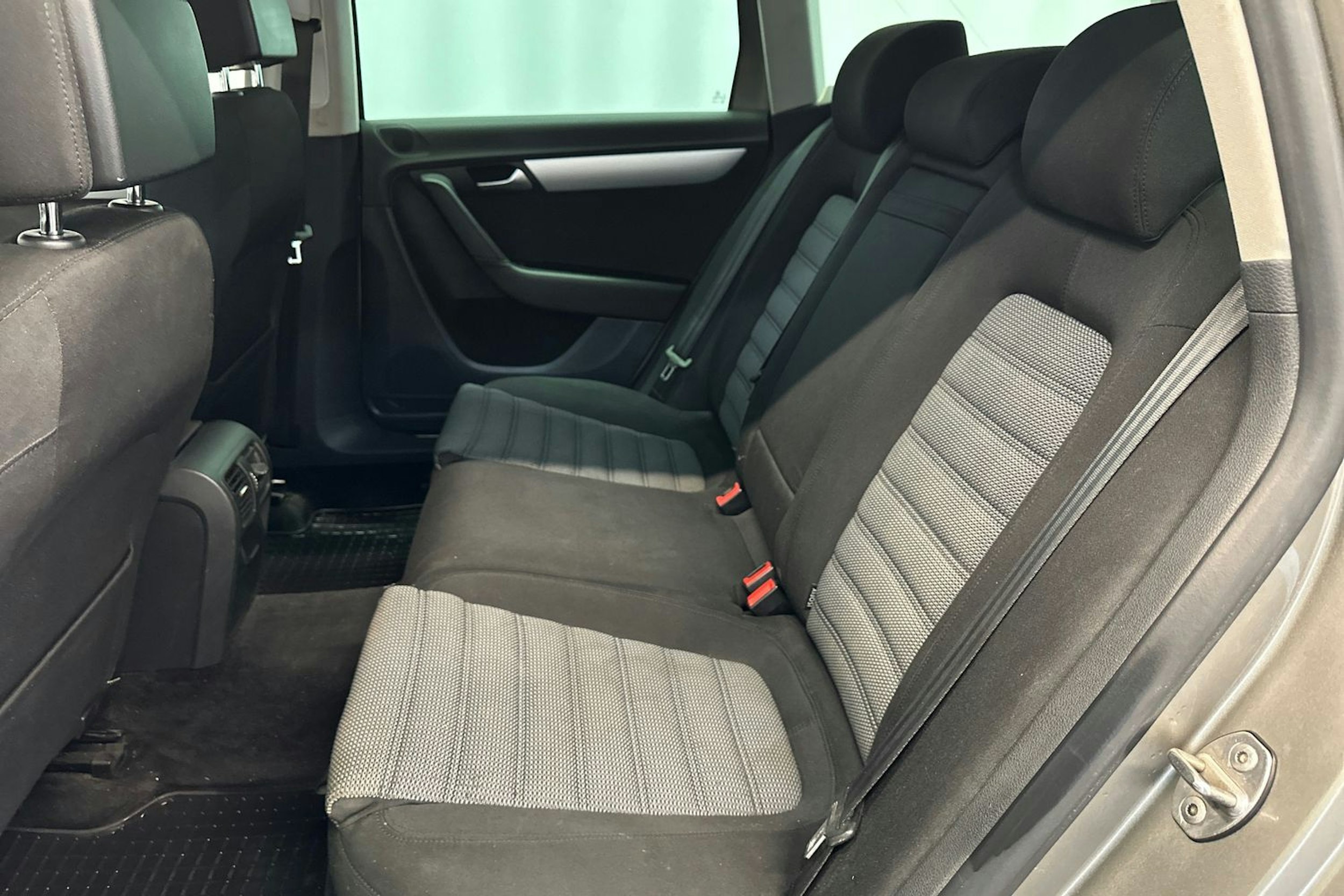 ruskea (beige) Volkswagen Passat 2012 kuva 8.