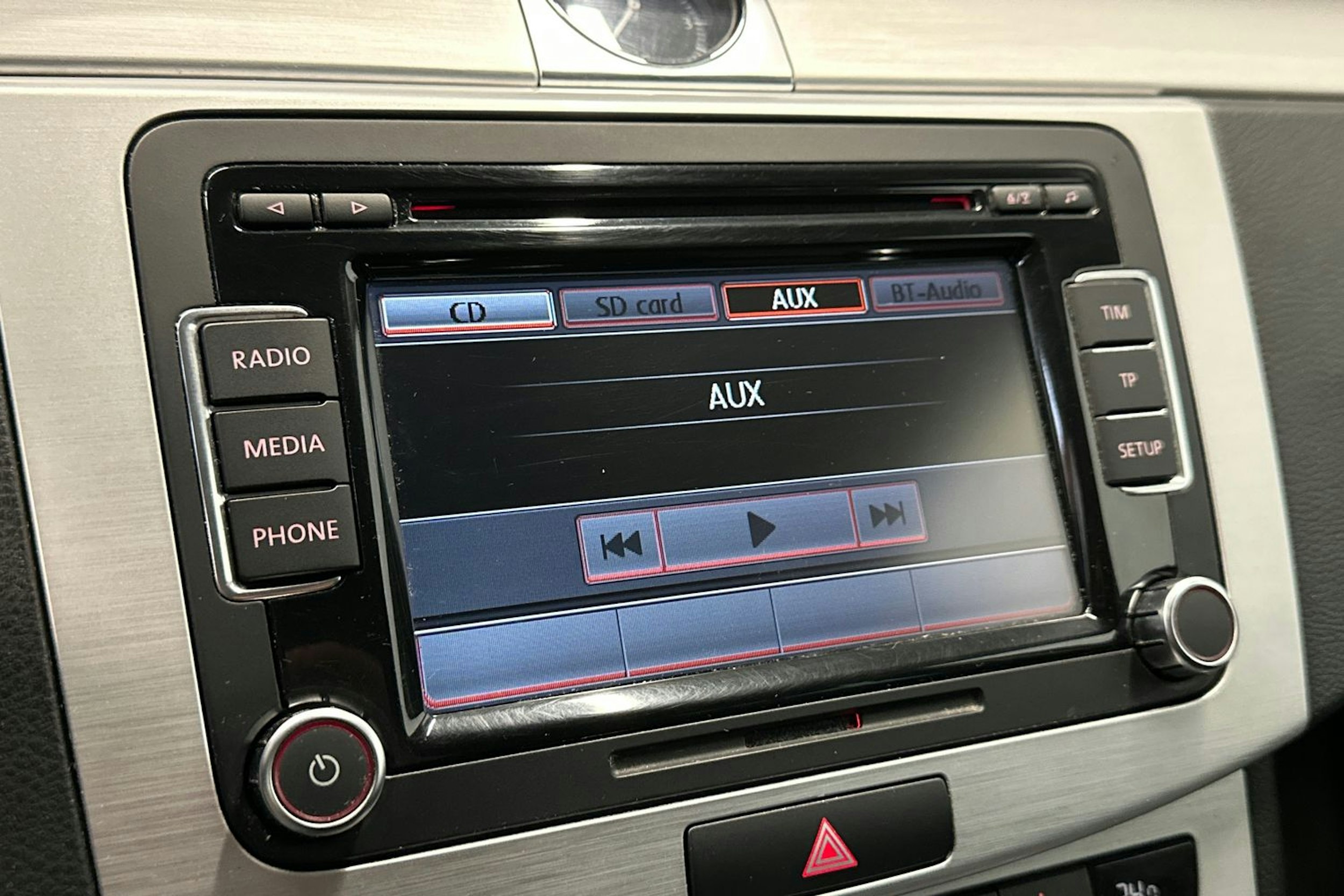 ruskea (beige) Volkswagen Passat 2012 kuva 14.