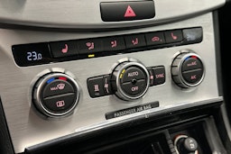 ruskea (beige) Volkswagen Passat 2012 kuva 15.