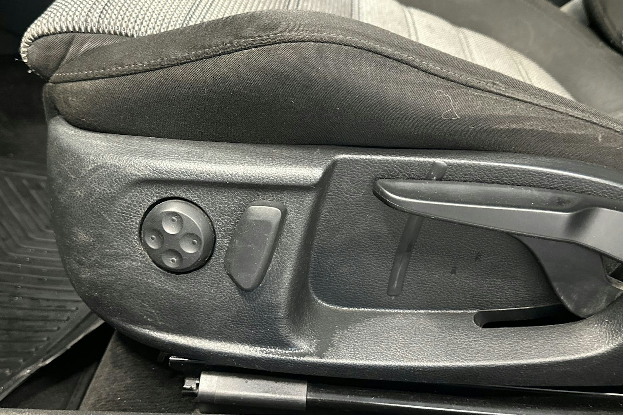 ruskea (beige) Volkswagen Passat 2012 kuva 17.