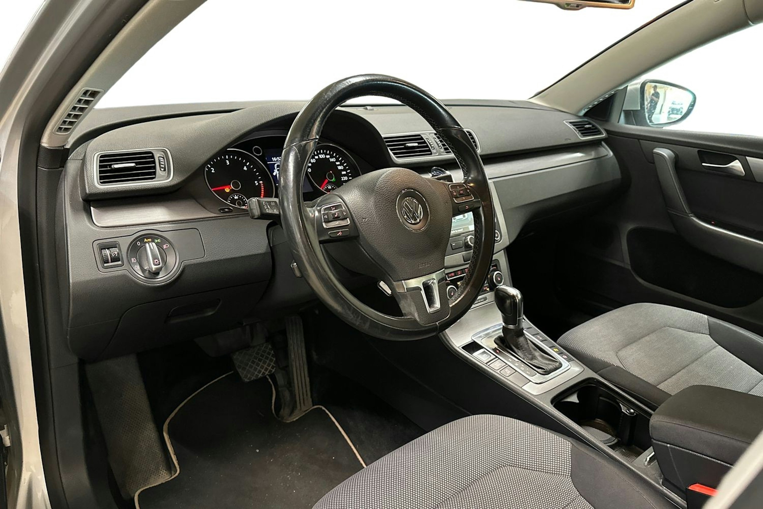 harmaa Volkswagen Passat 2012 kuva 3.